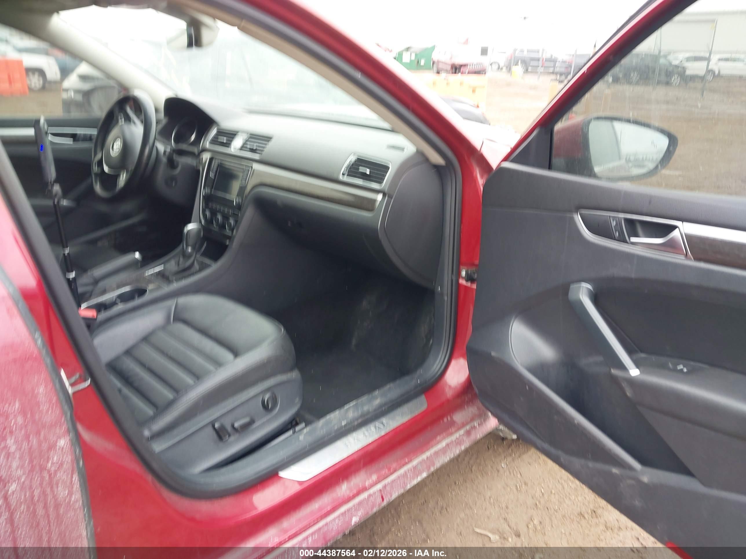 VOLKSWAGEN PASSAT image 5