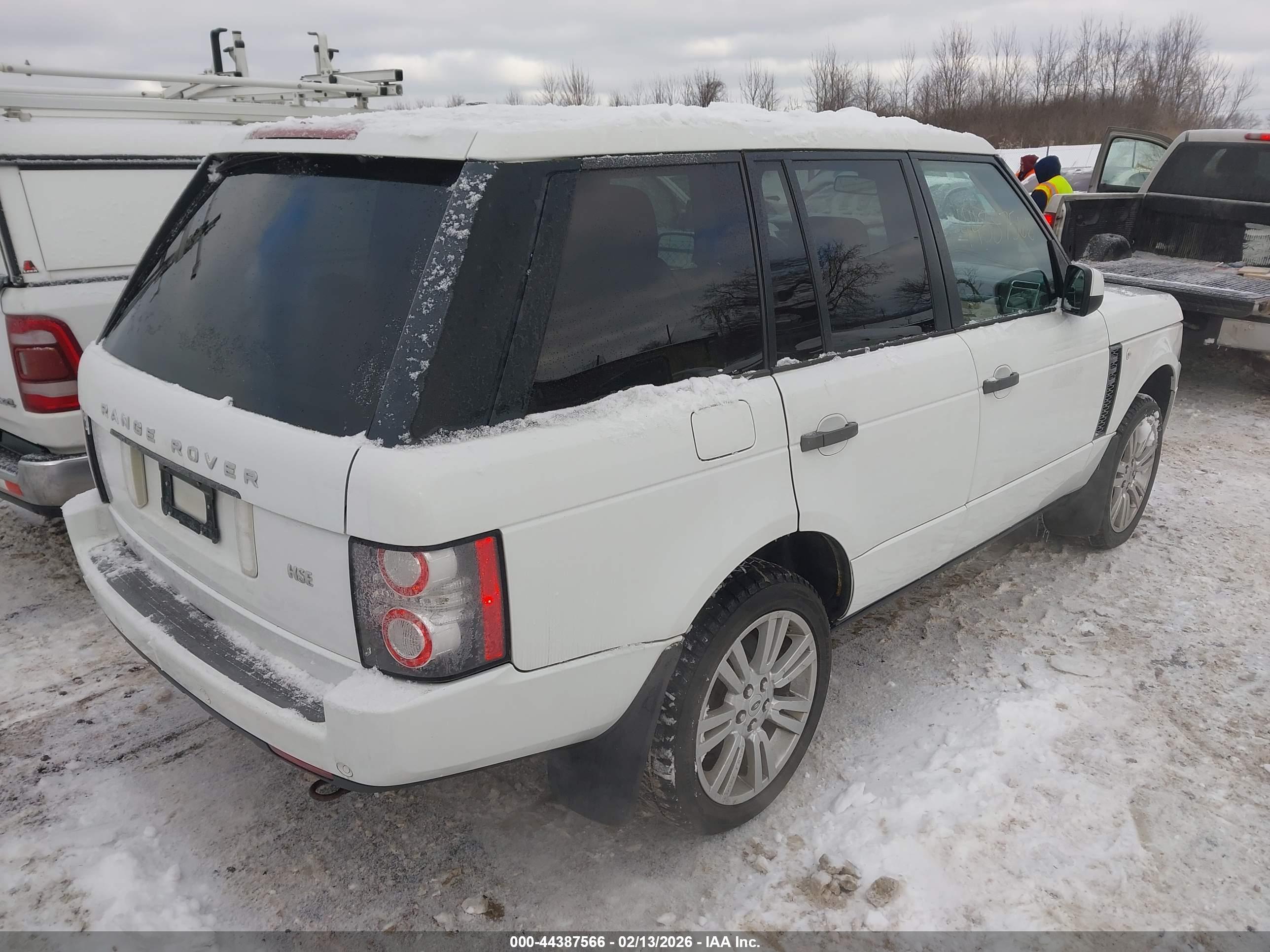 LAND ROVER image 4