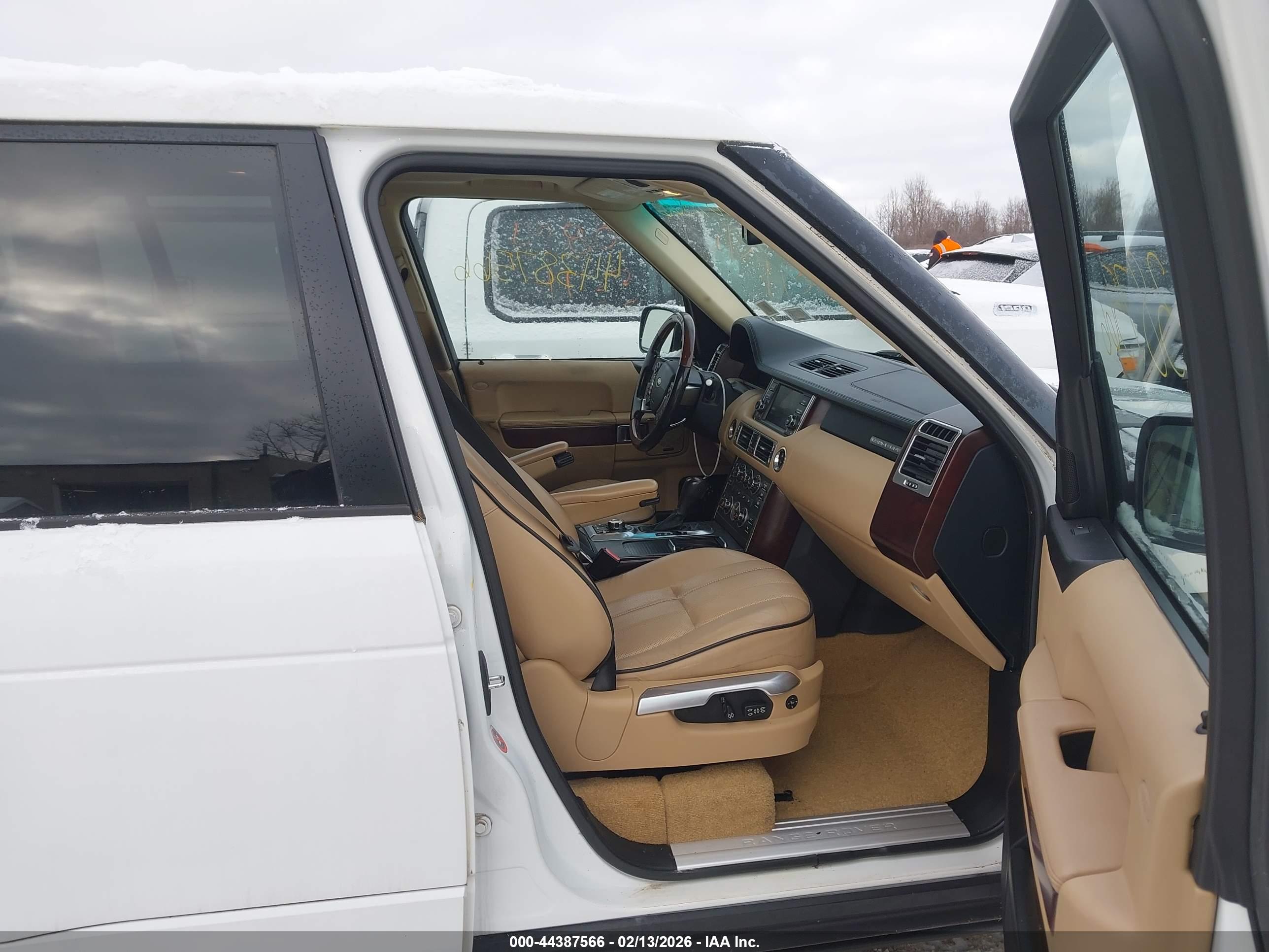LAND ROVER image 5