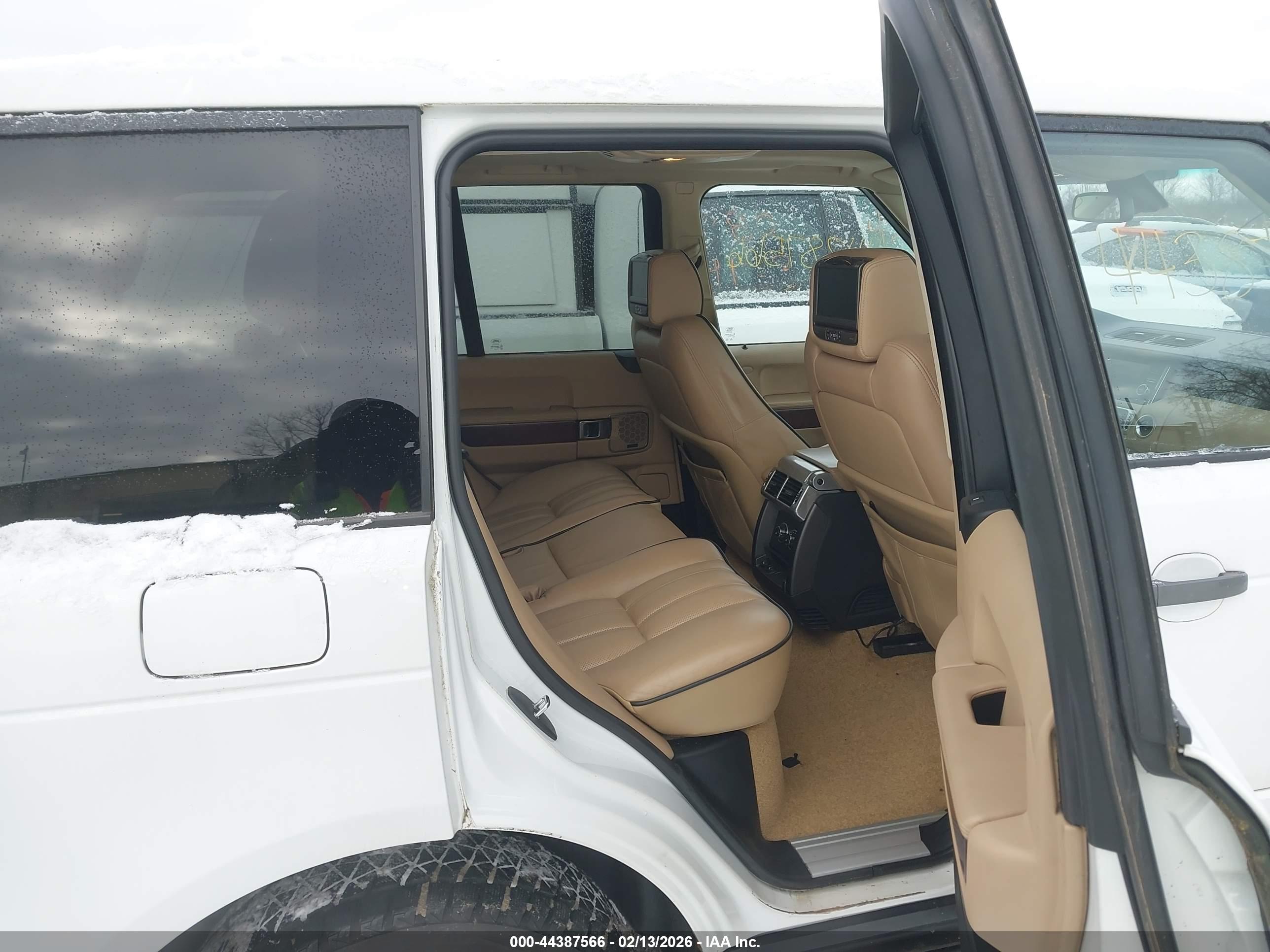 LAND ROVER image 8