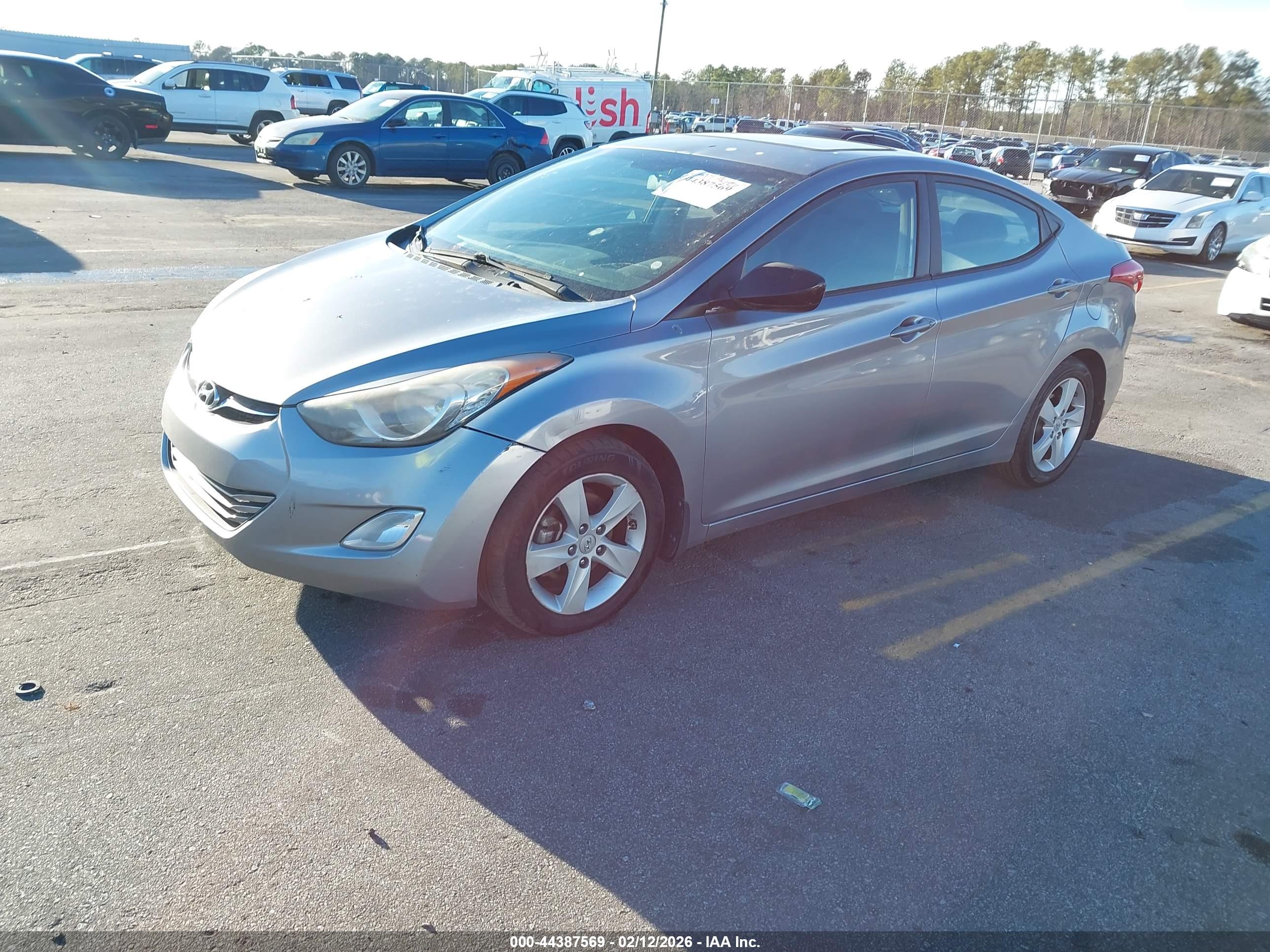 HYUNDAI ELANTRA image 2