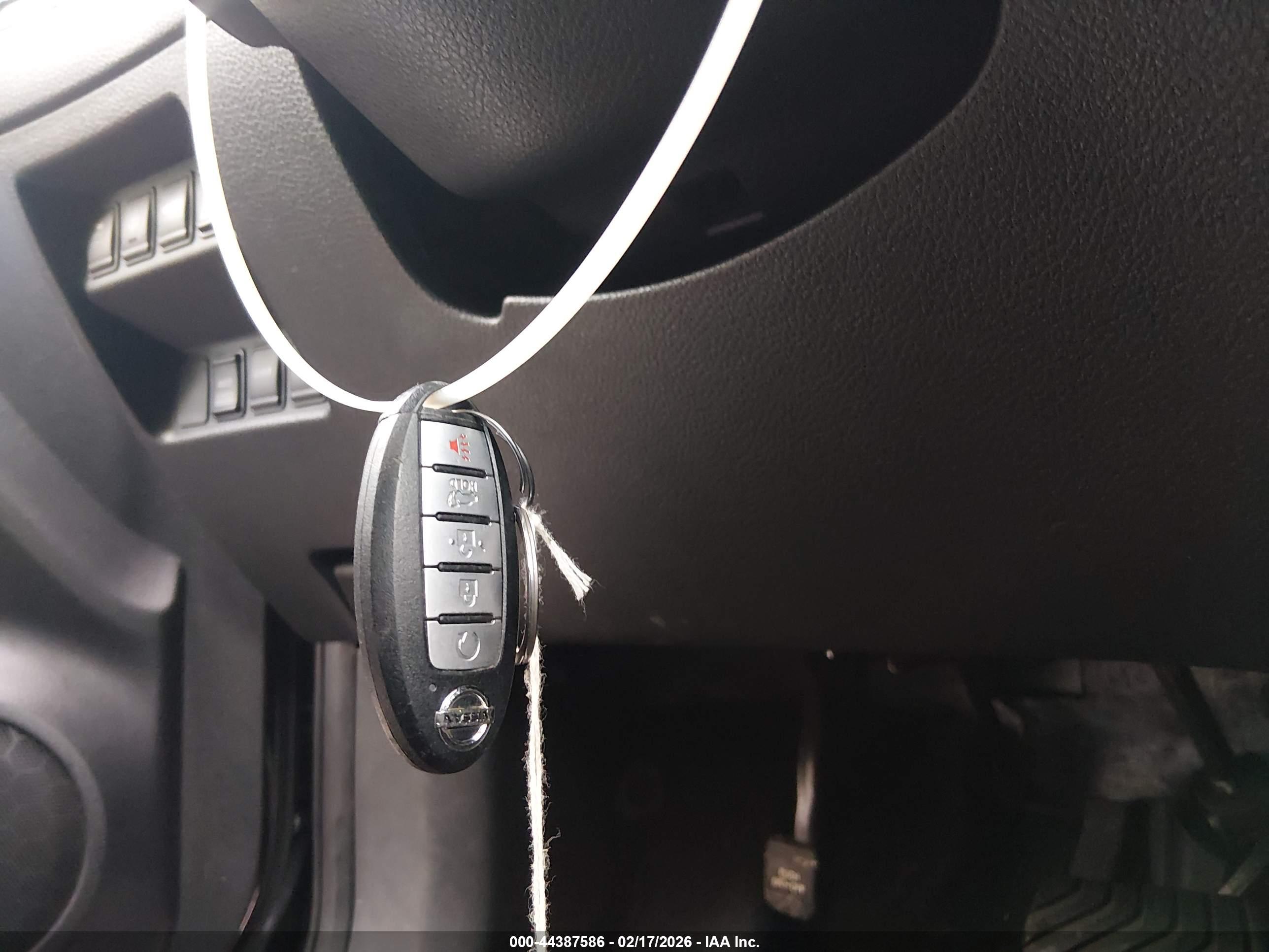 NISSAN ROGUE image 11