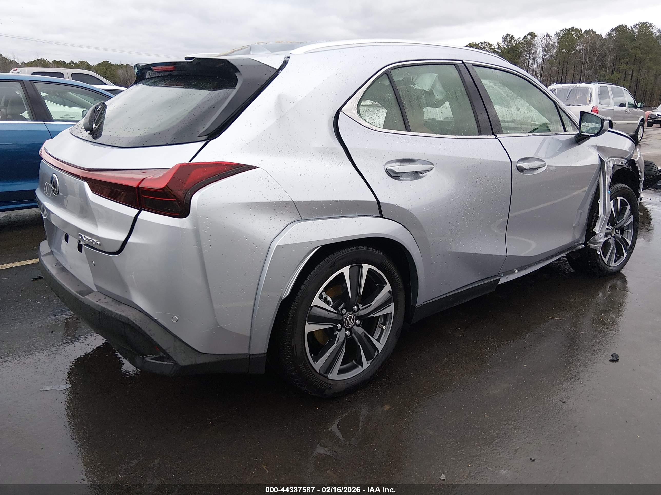 LEXUS UX image 4