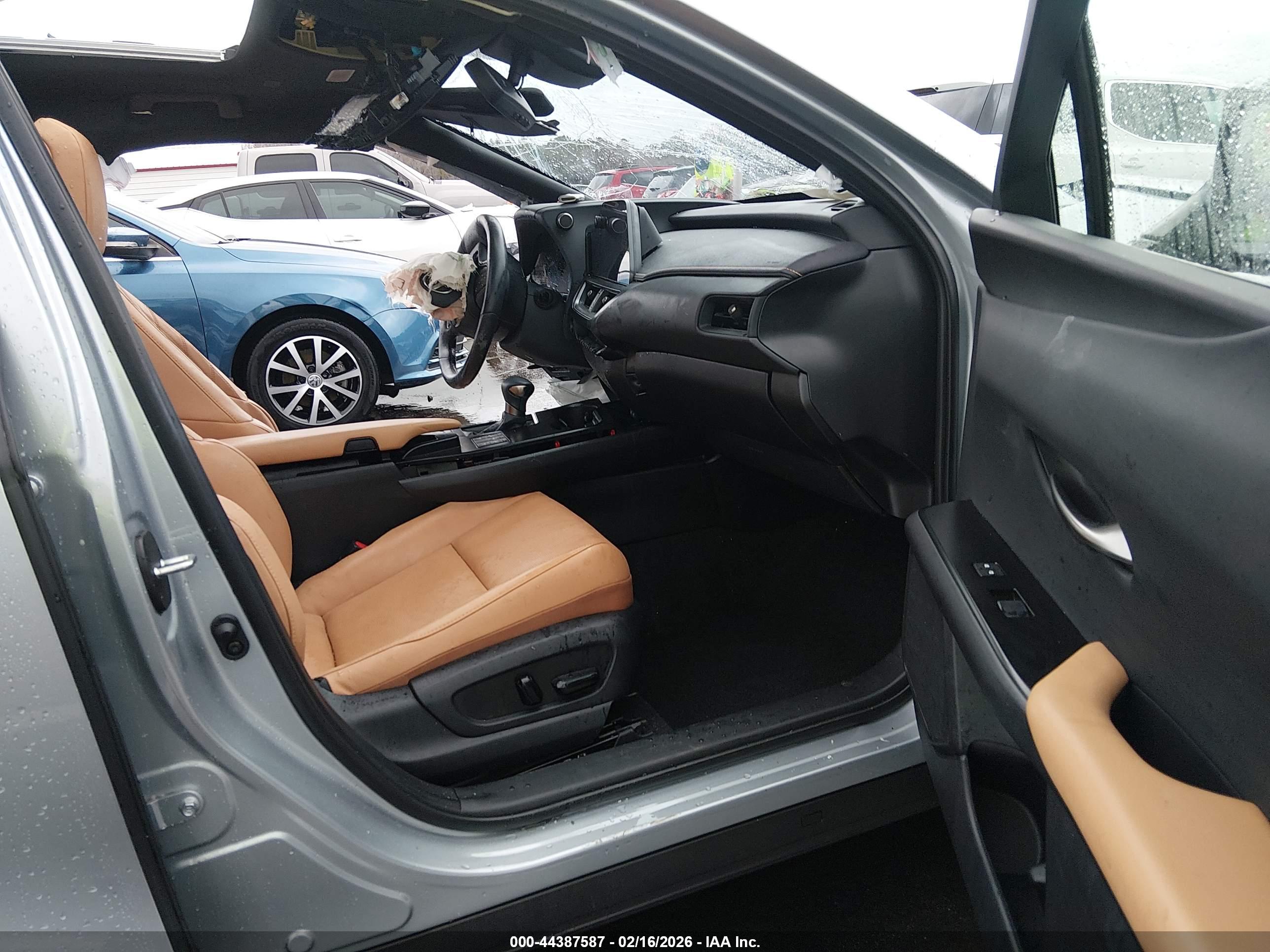 LEXUS UX image 5