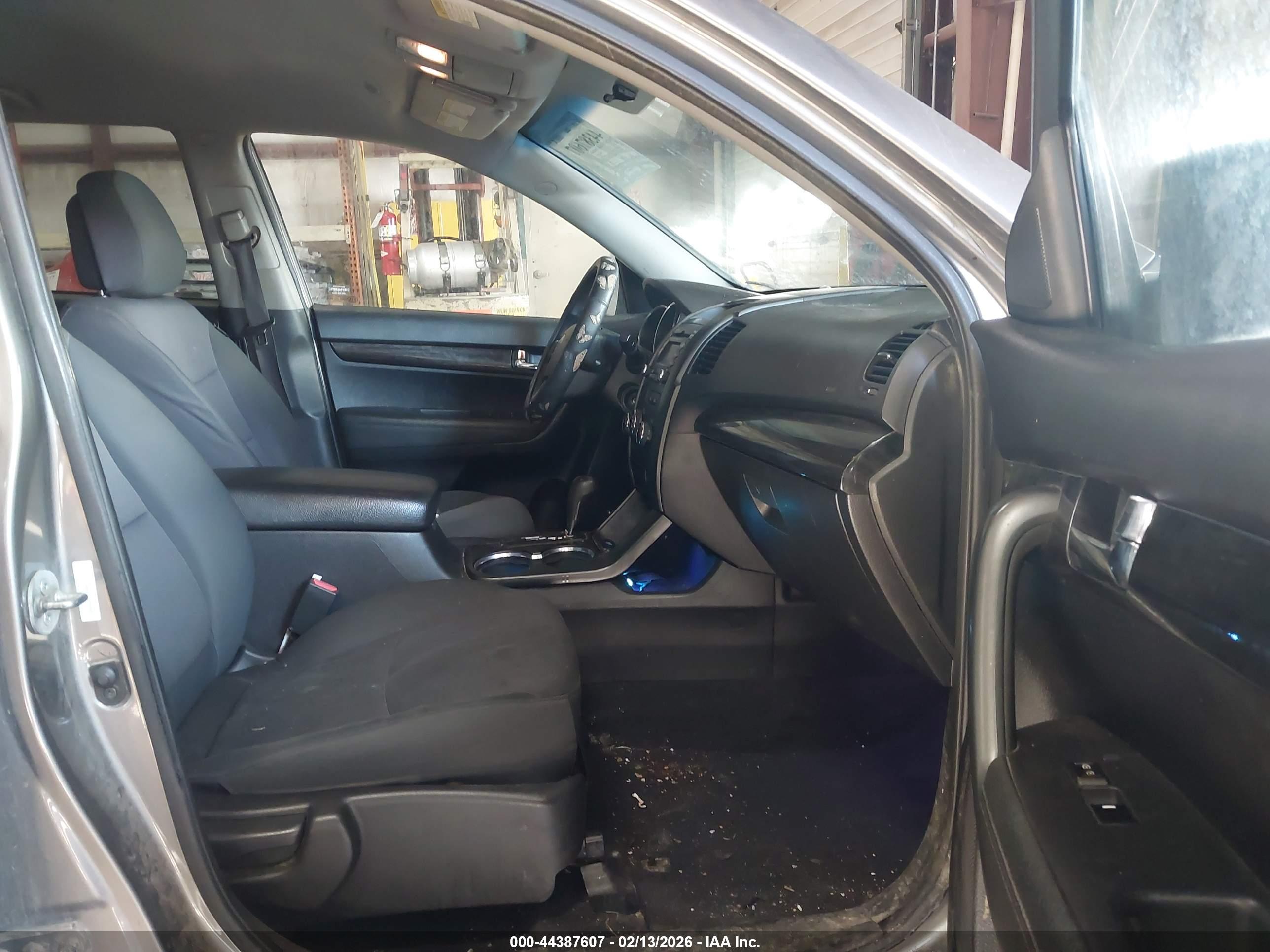 KIA SORENTO image 5