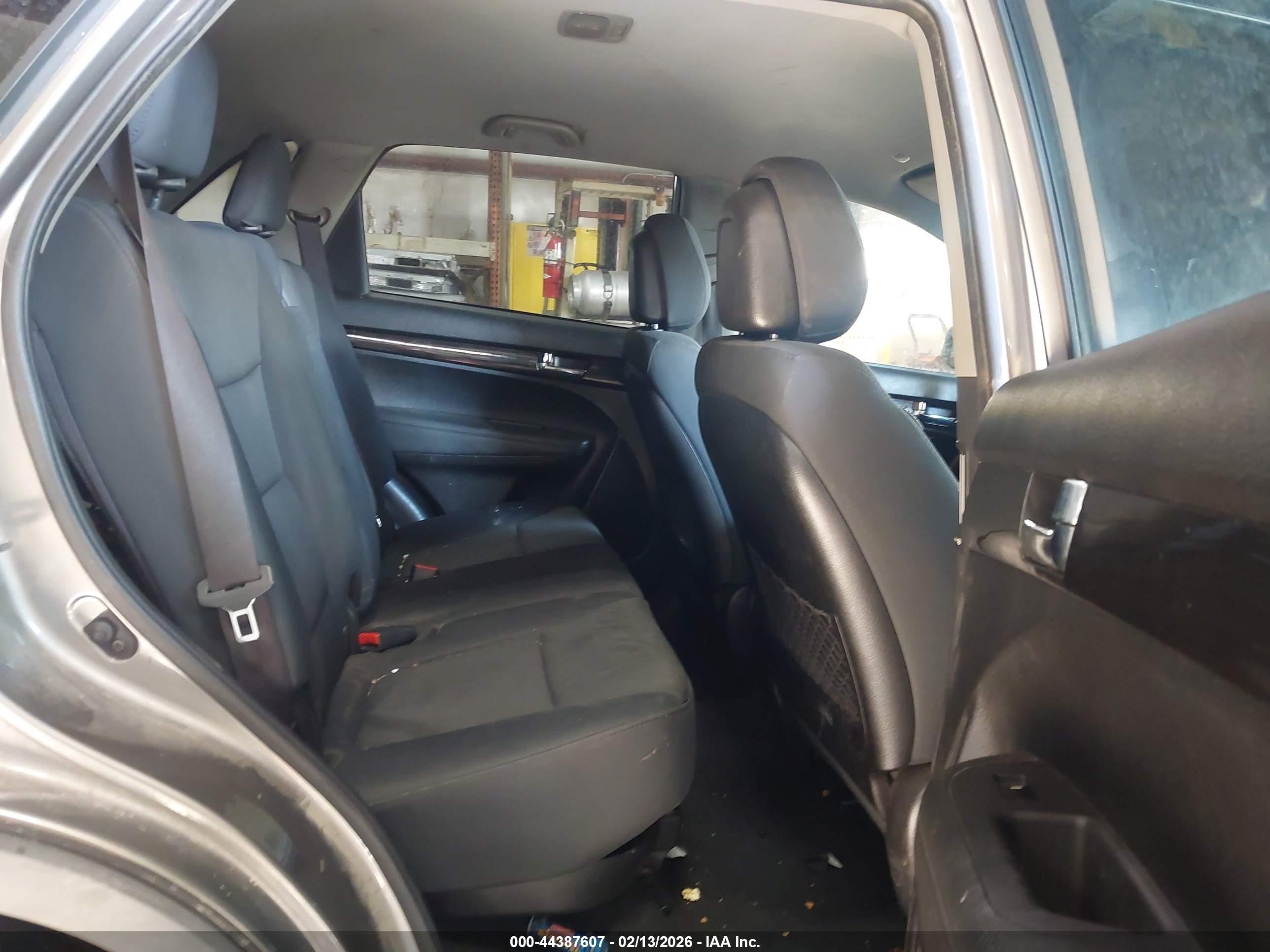 KIA SORENTO image 8