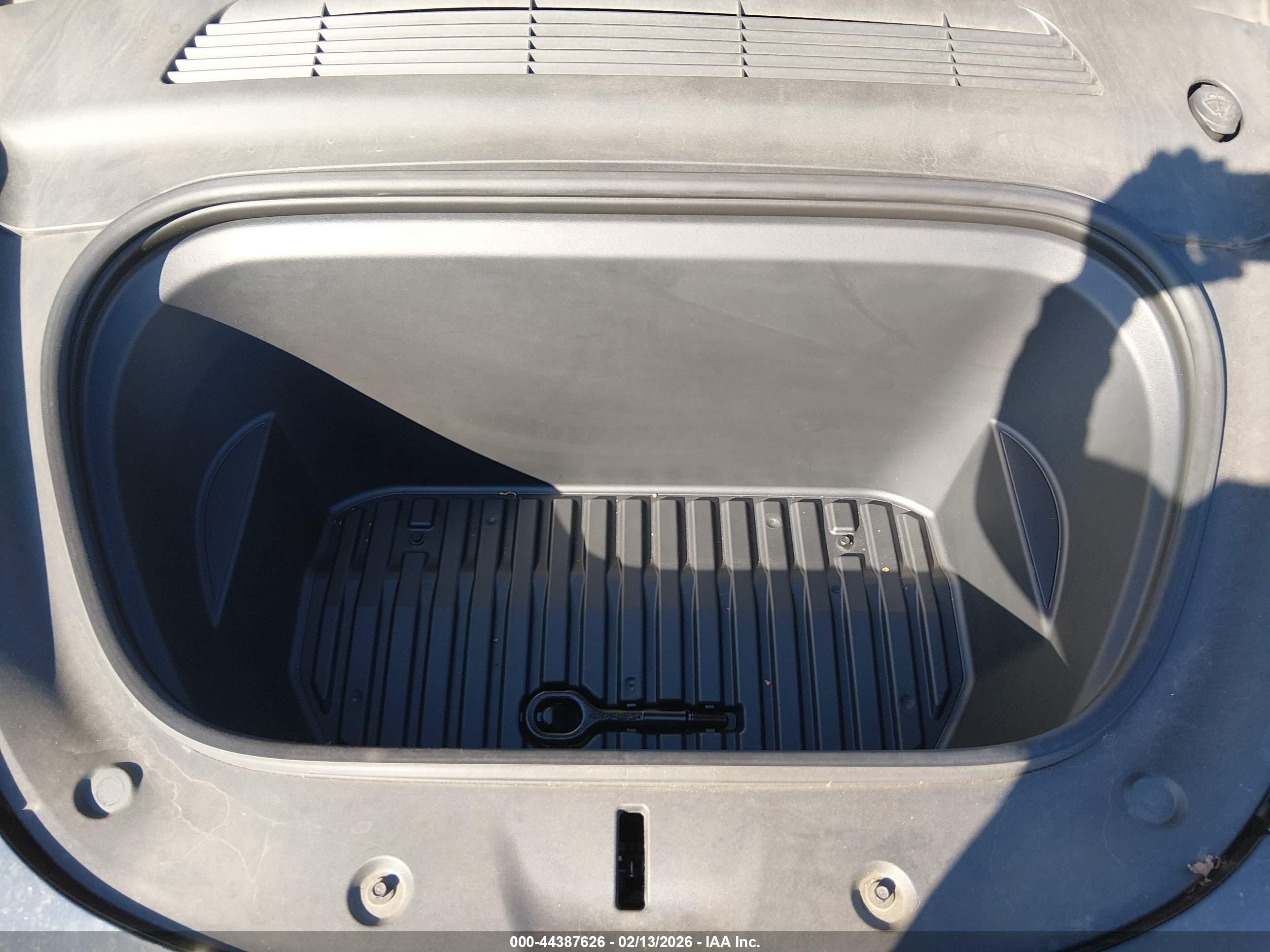 TESLA MODEL image 10