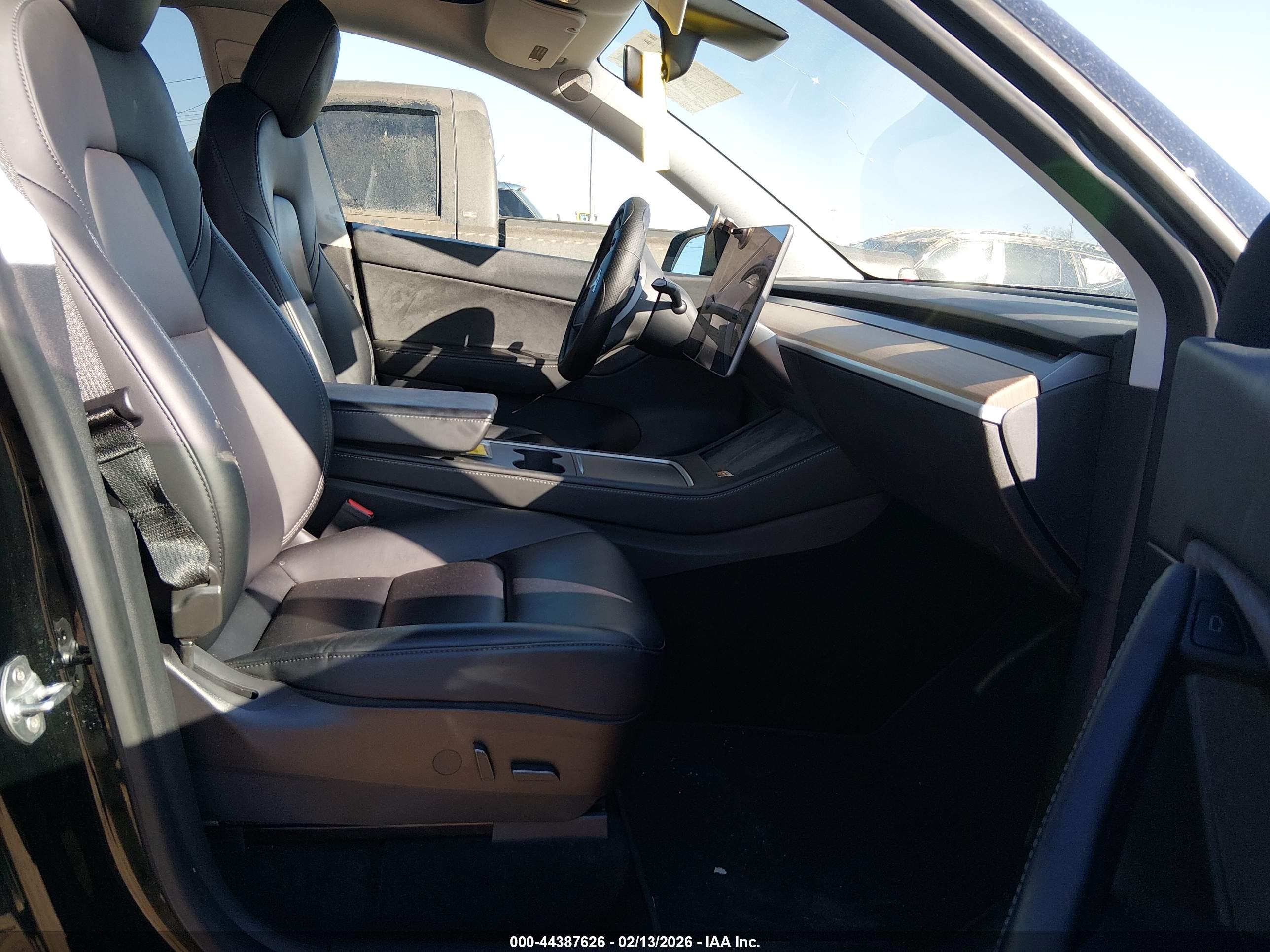TESLA MODEL image 5