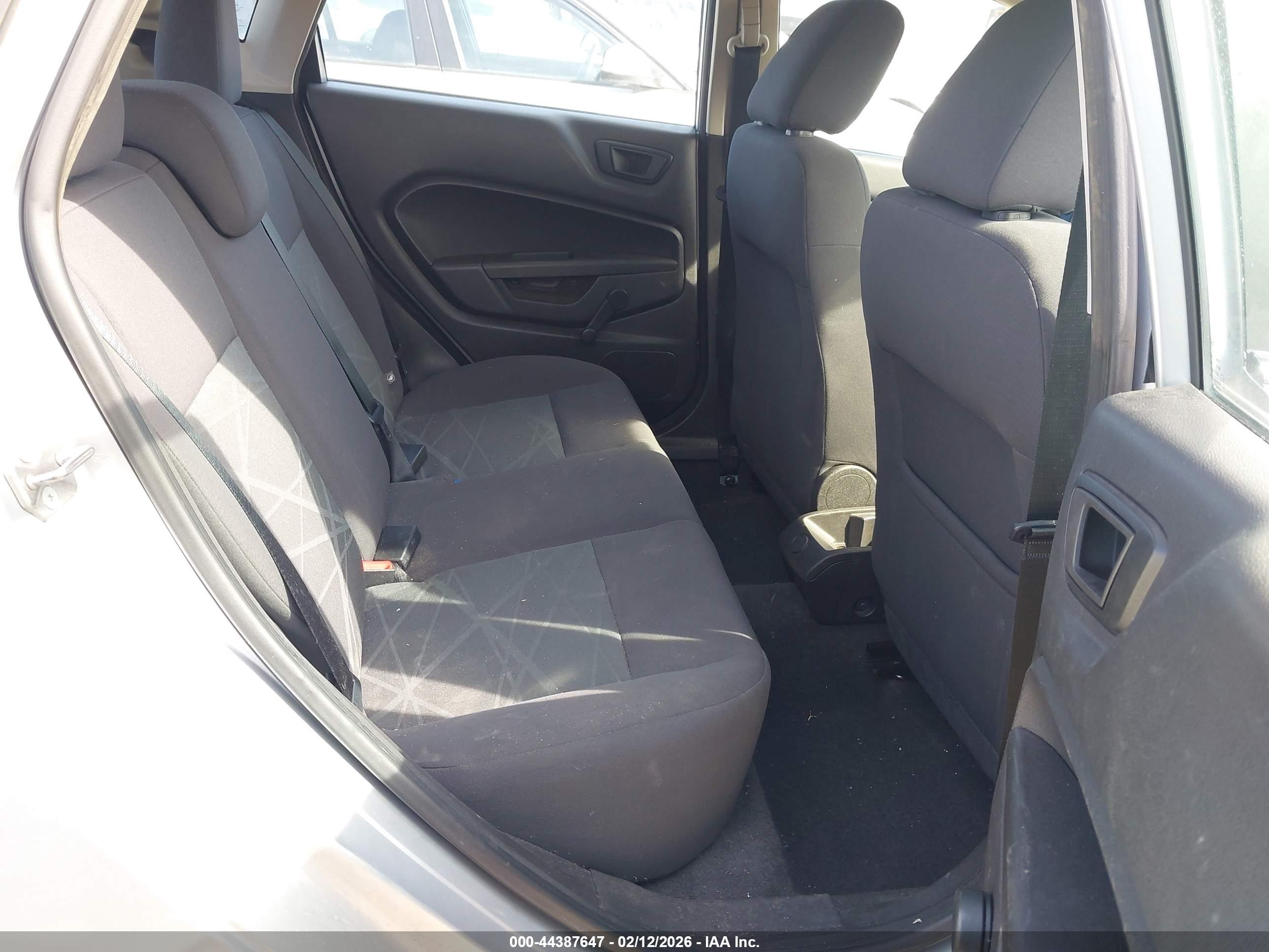 FORD FIESTA image 8