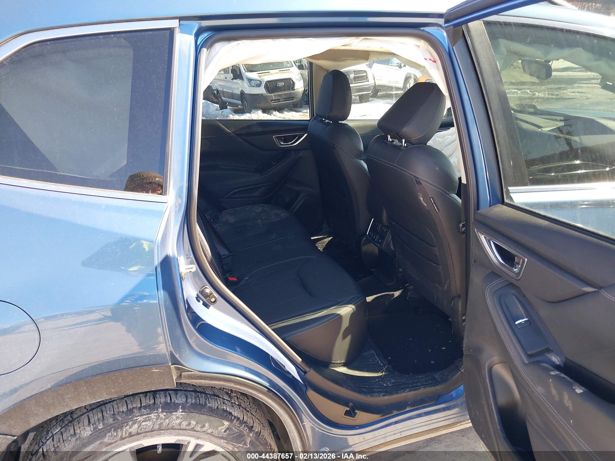 SUBARU FORESTER image 8