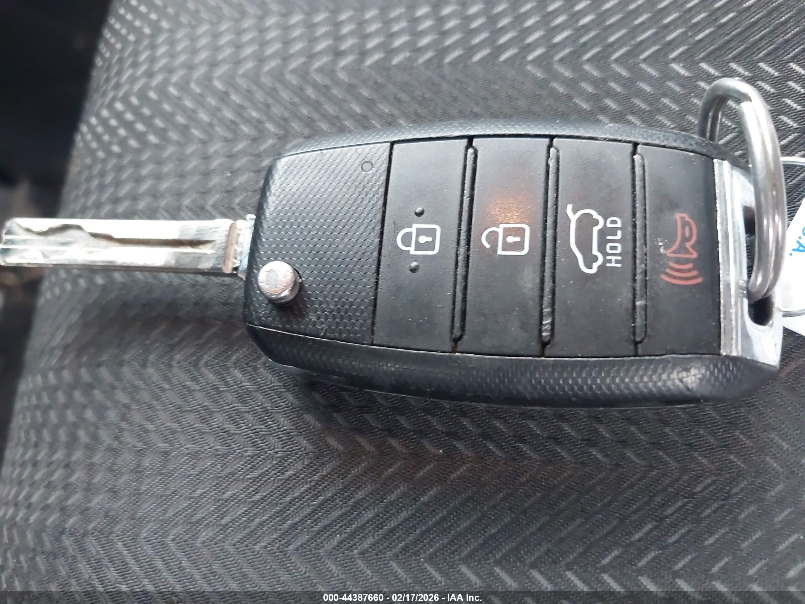 KIA SPORTAGE image 11