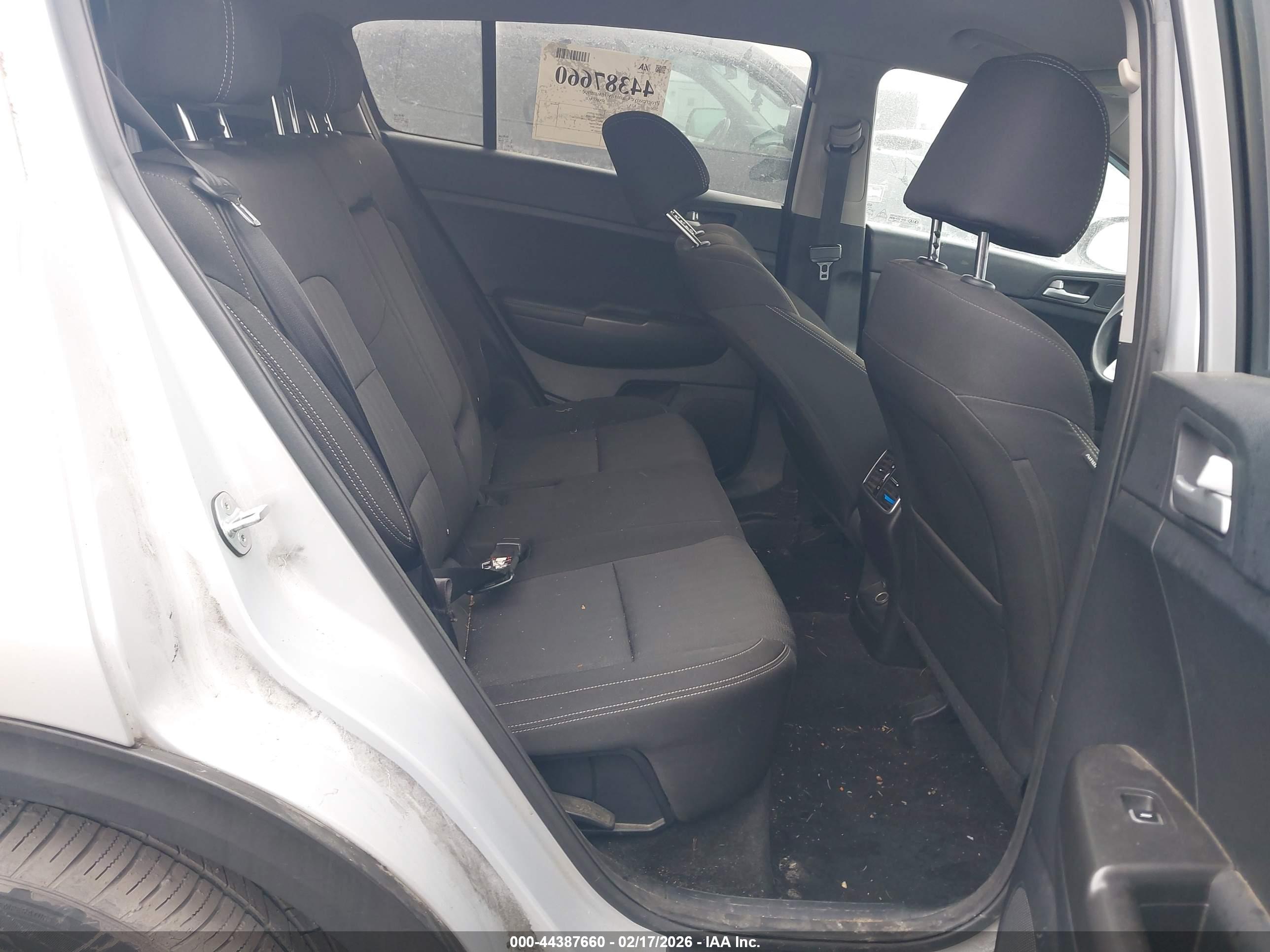 KIA SPORTAGE image 8