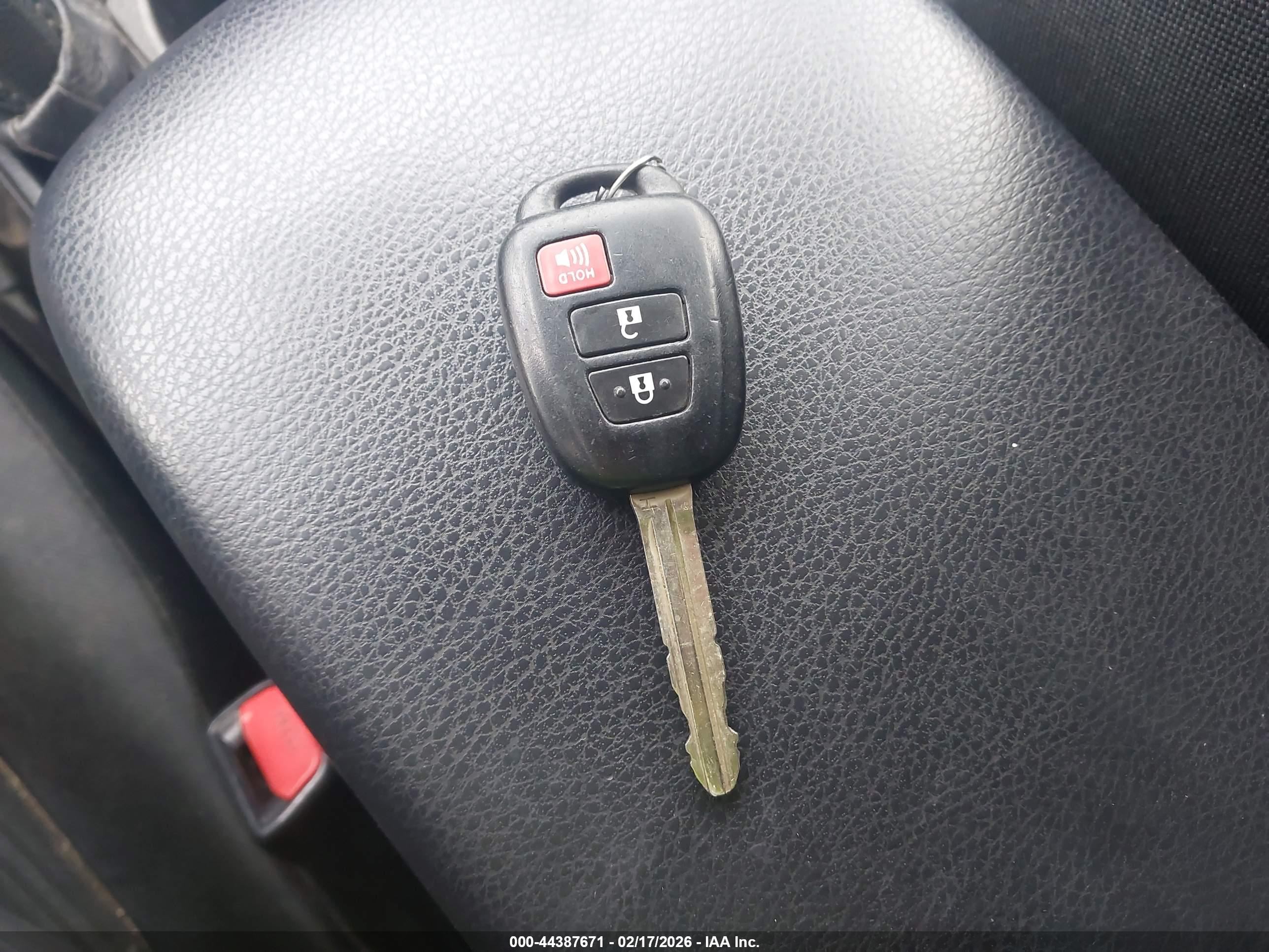 TOYOTA RAV4 image 11