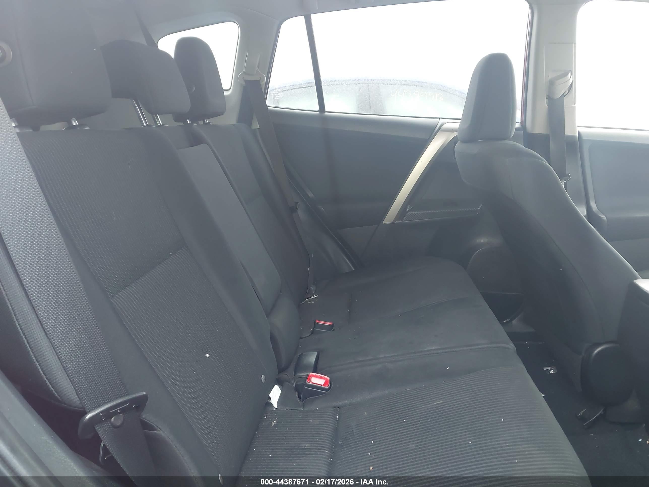 TOYOTA RAV4 image 8