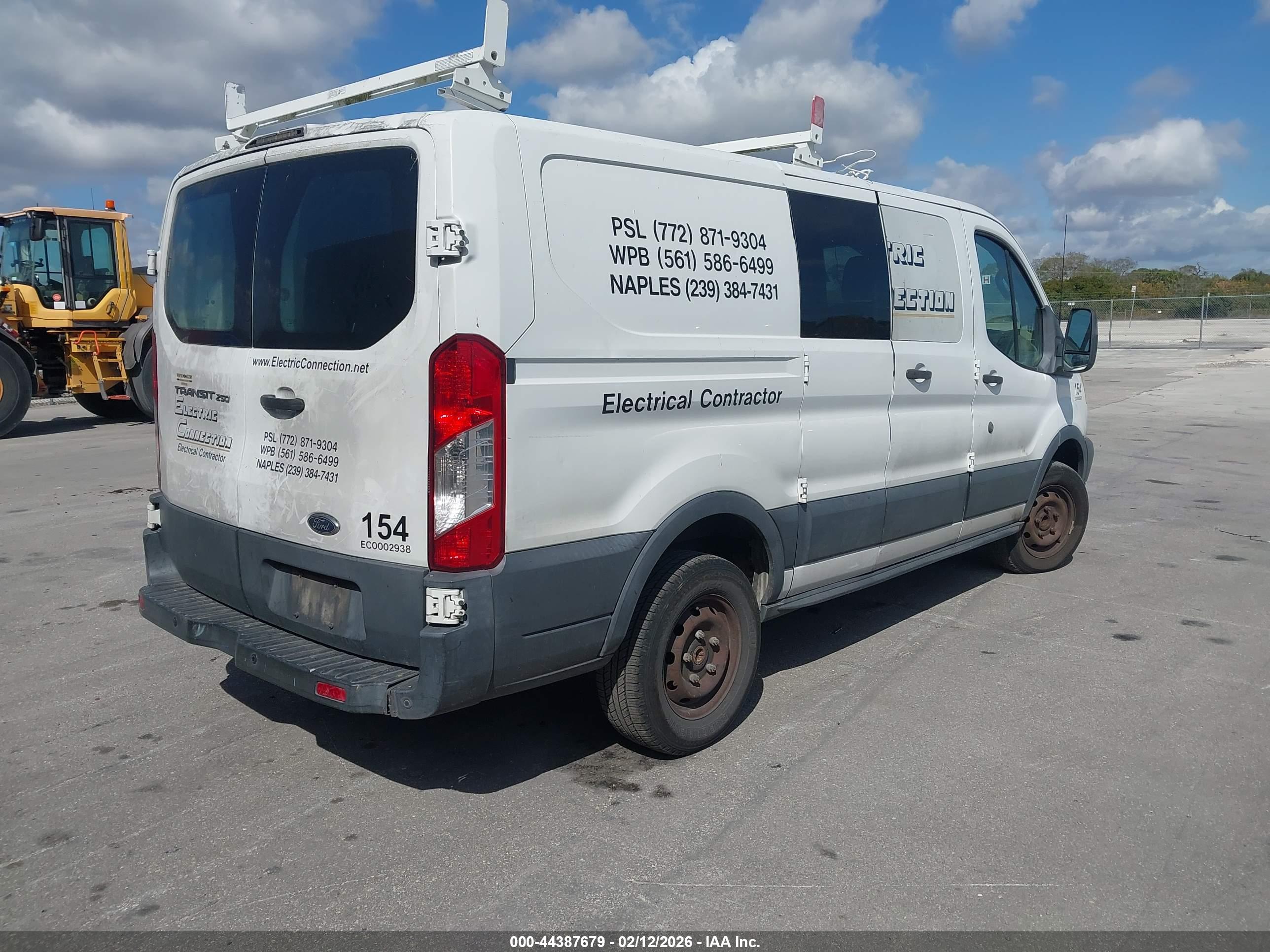 FORD TRANSIT-250 image 4