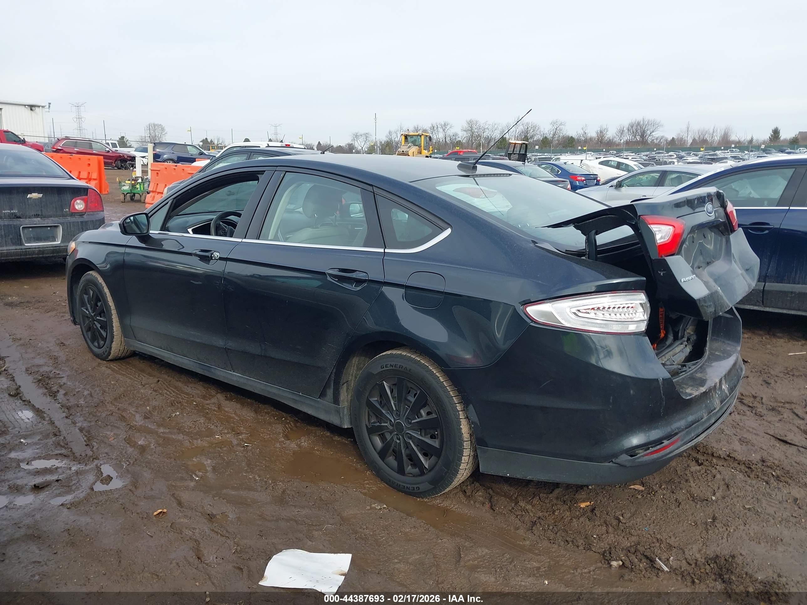 FORD FUSION image 3