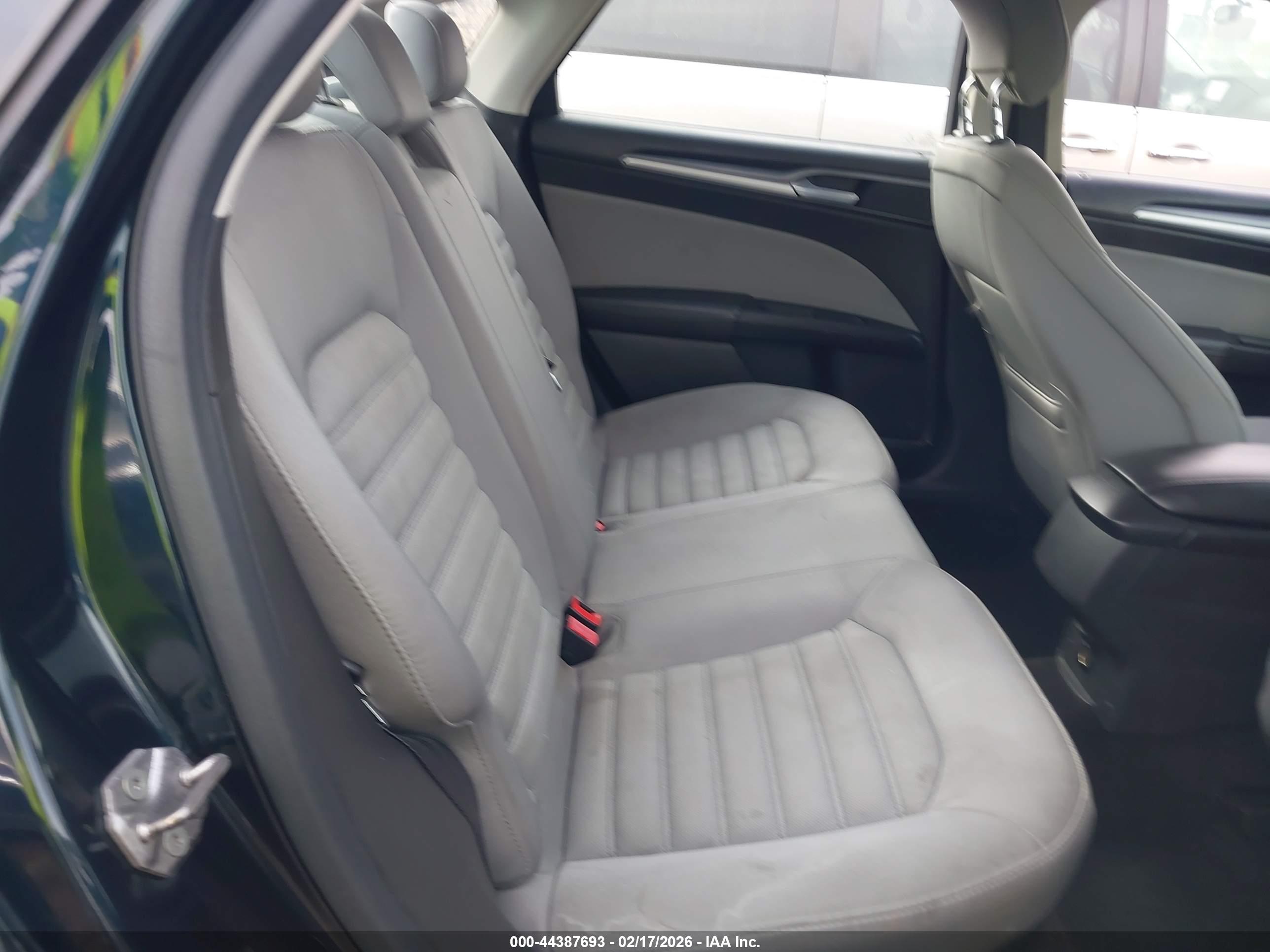 FORD FUSION image 8