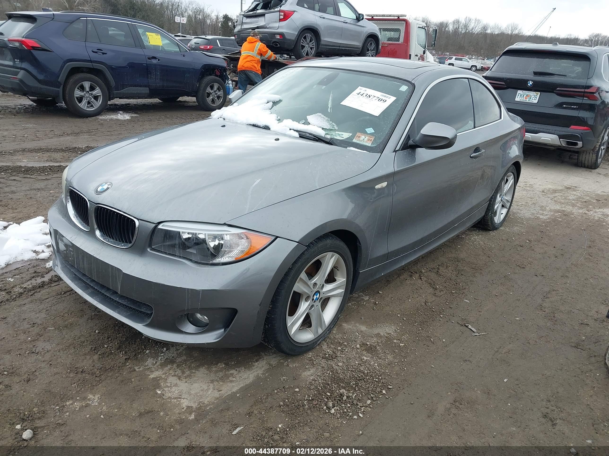 BMW 128I image 2