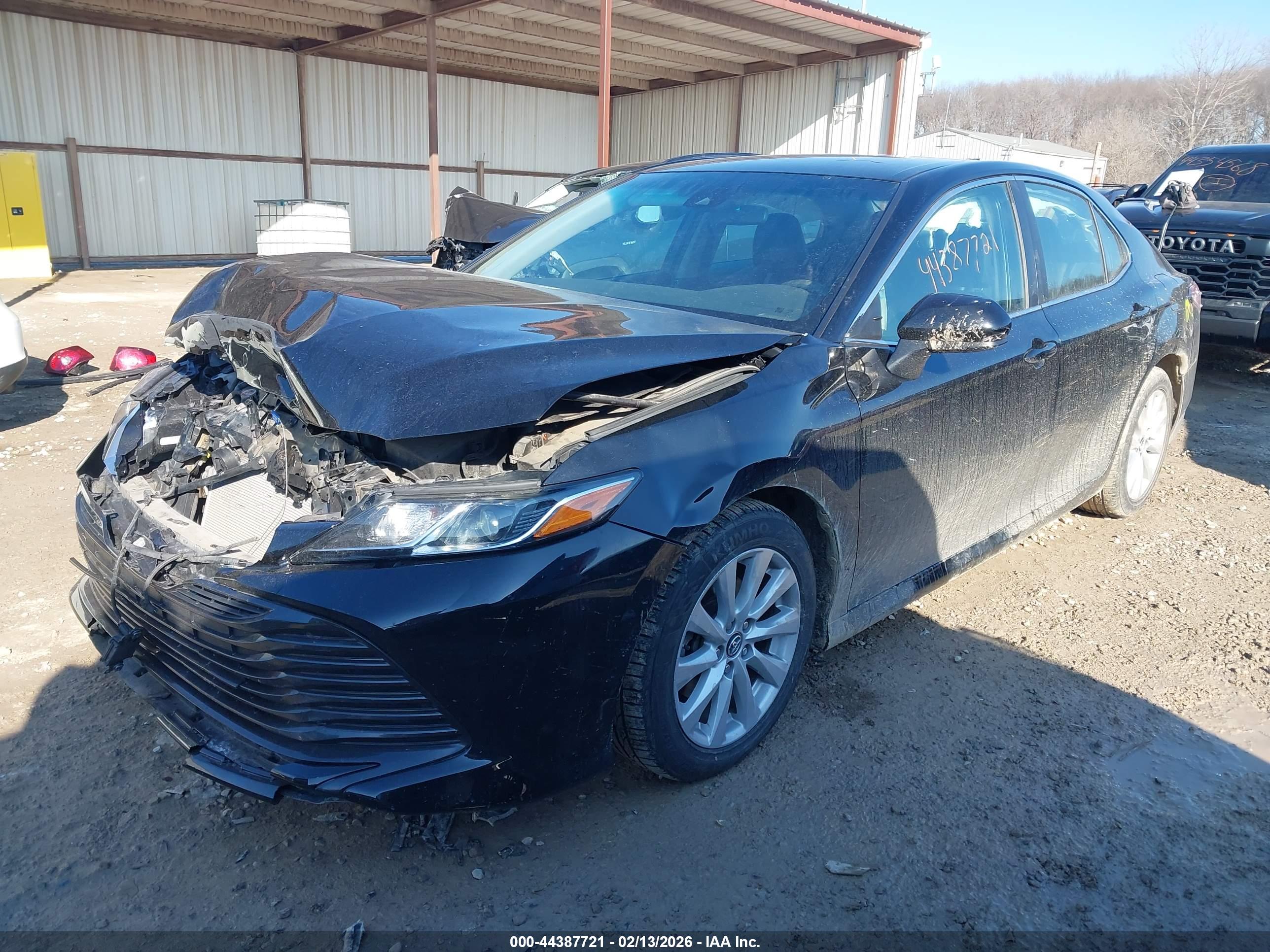 TOYOTA CAMRY image 2