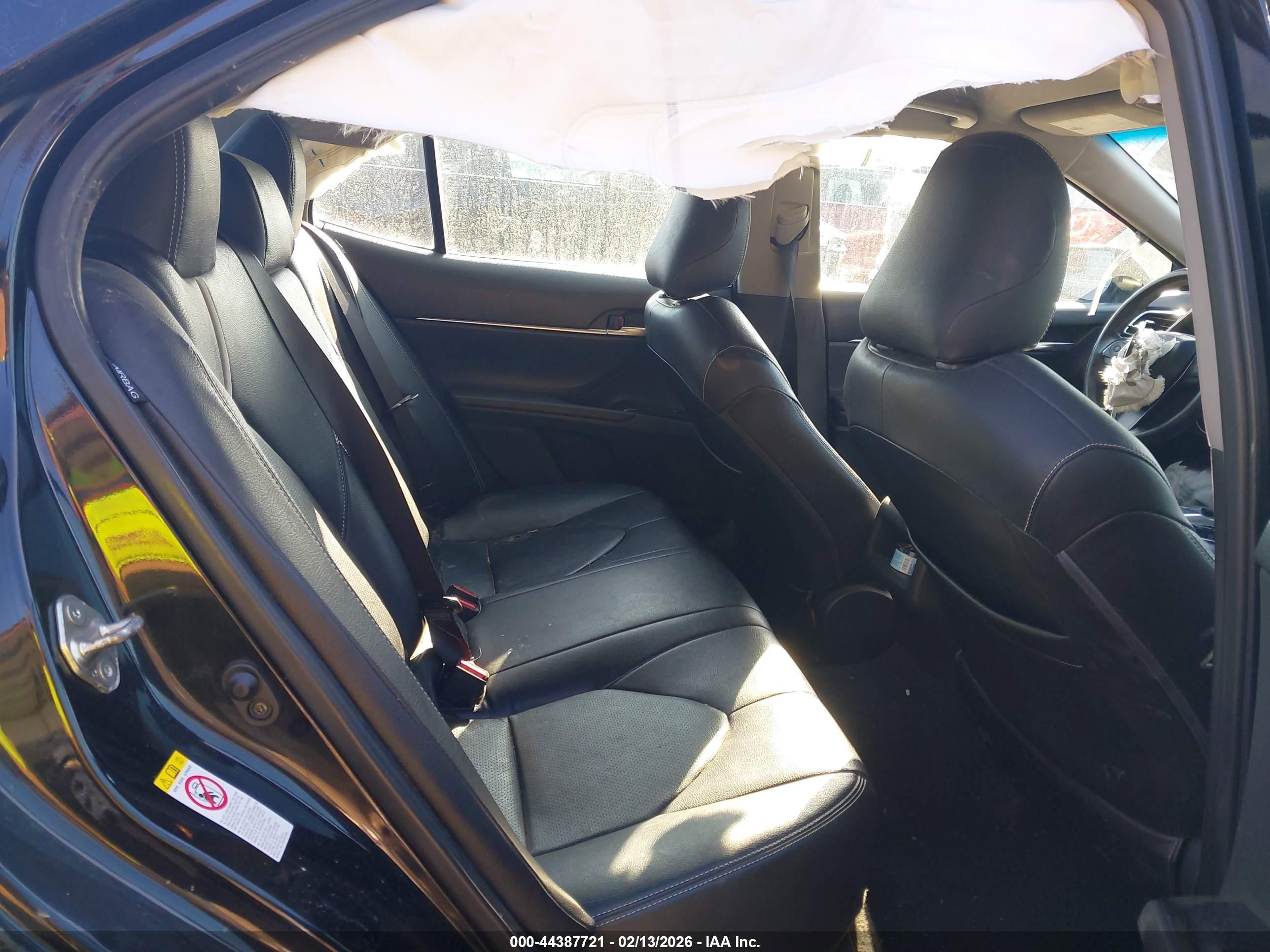TOYOTA CAMRY image 8