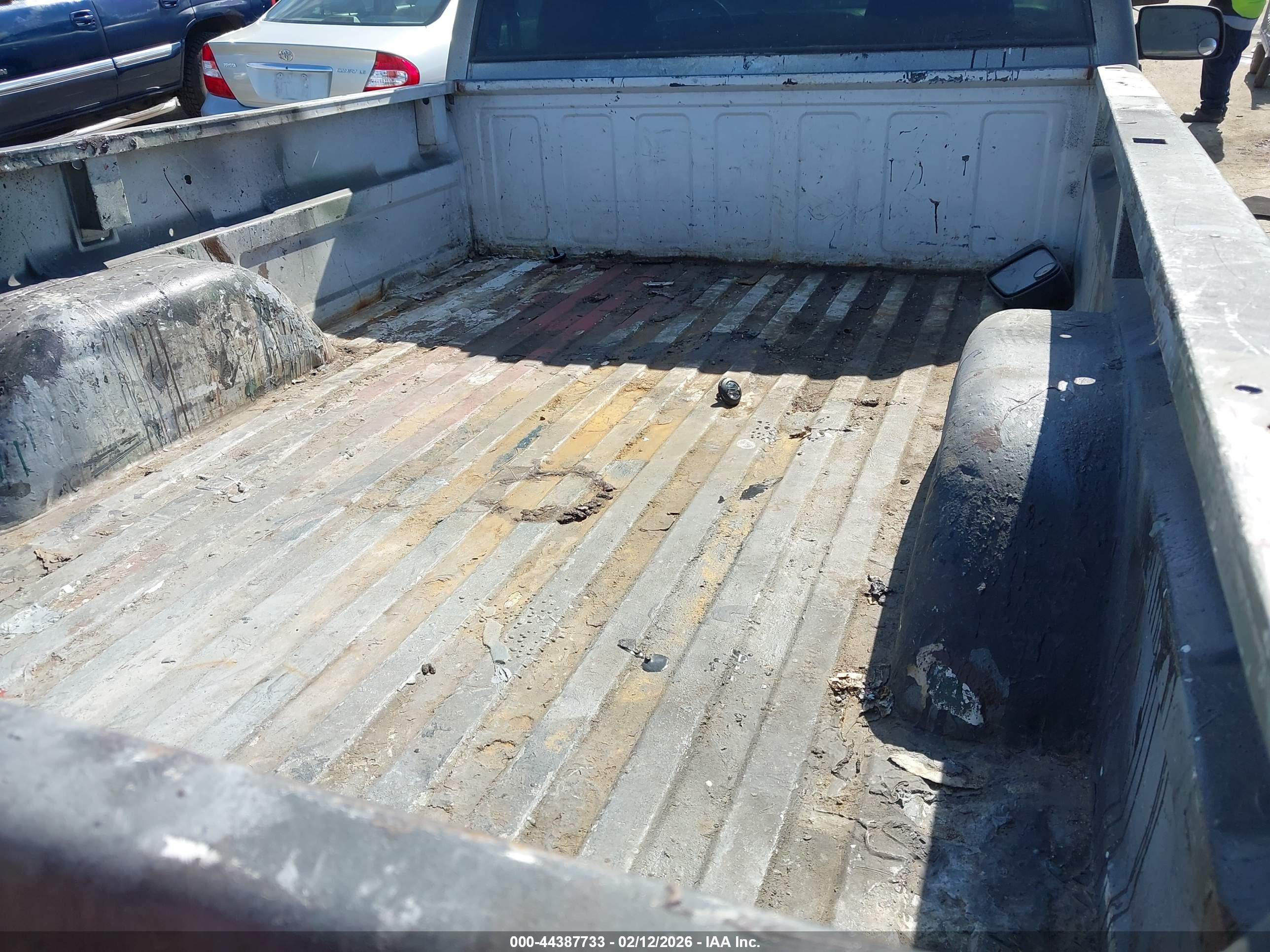 GMC SIERRA image 8