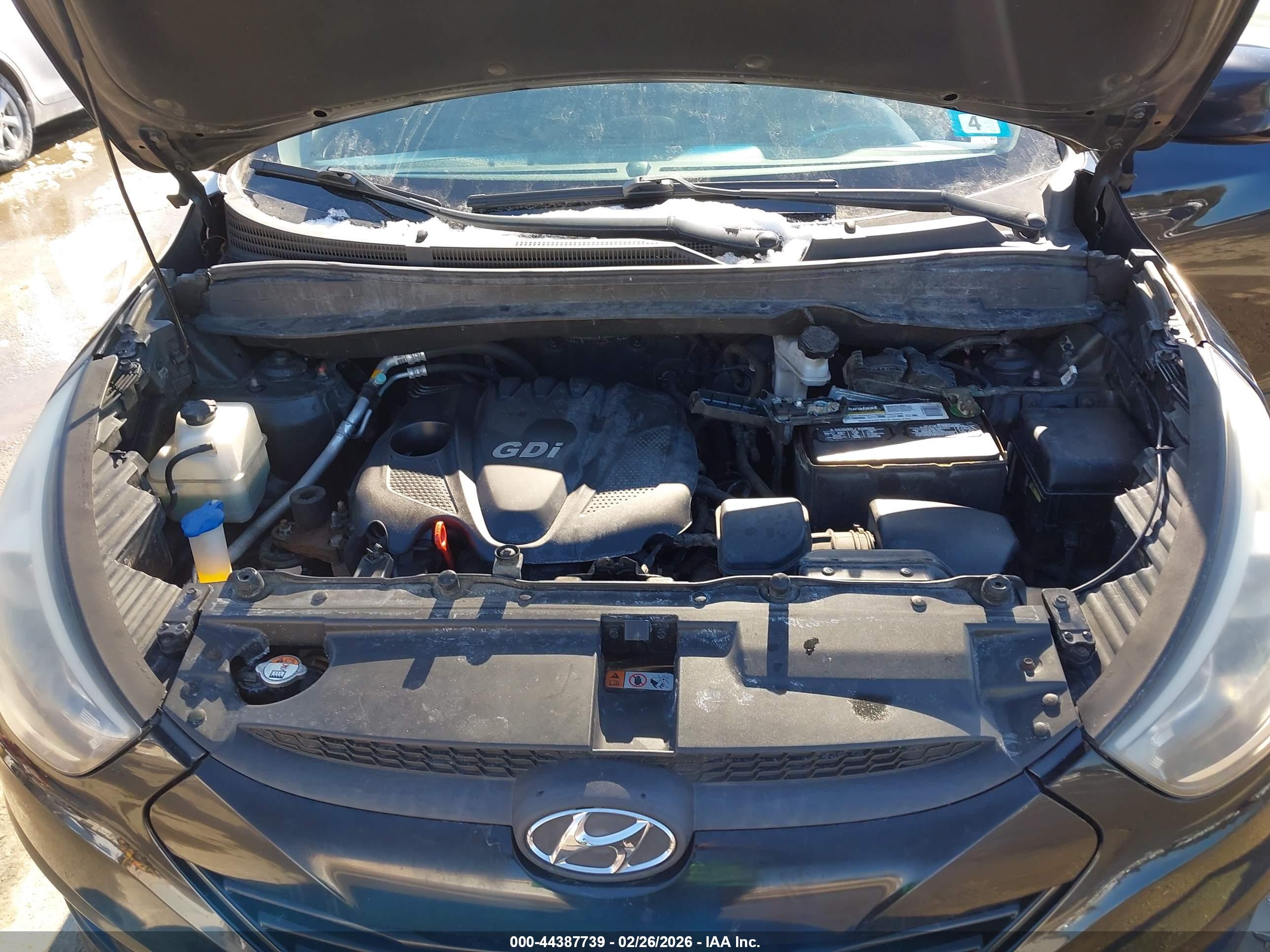 HYUNDAI TUCSON image 10