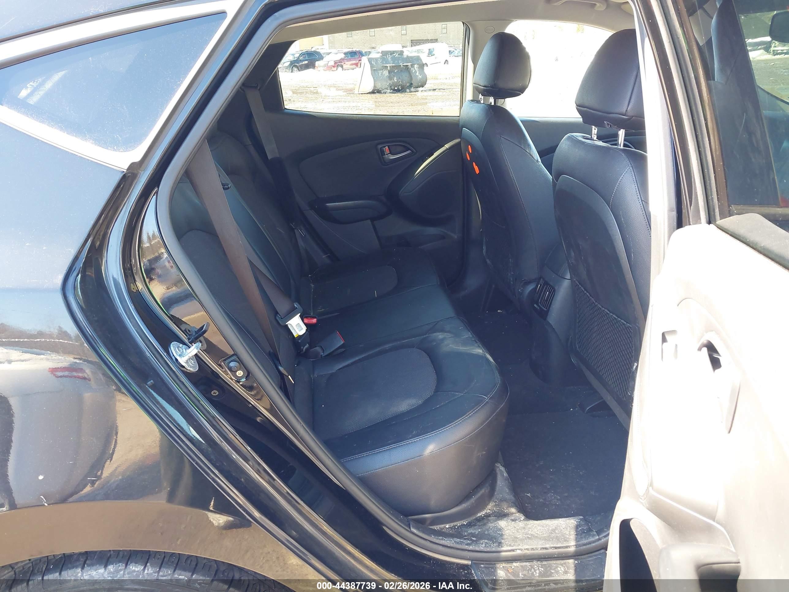 HYUNDAI TUCSON image 8