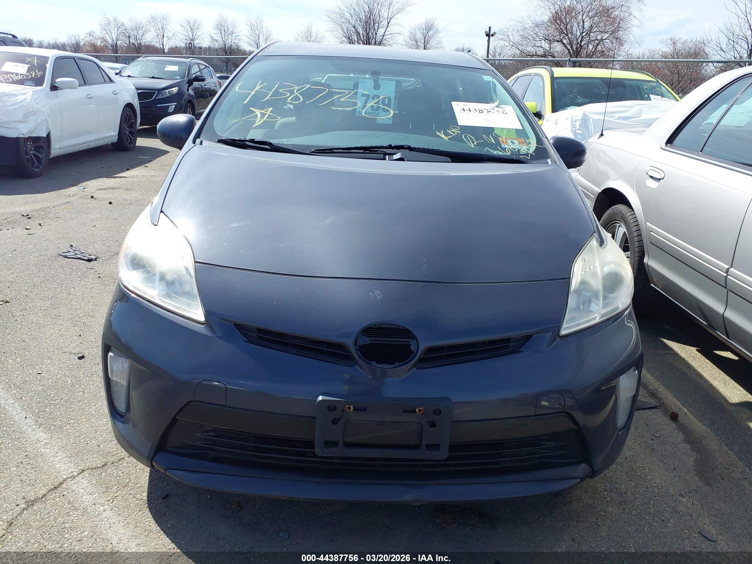 TOYOTA PRIUS image 6