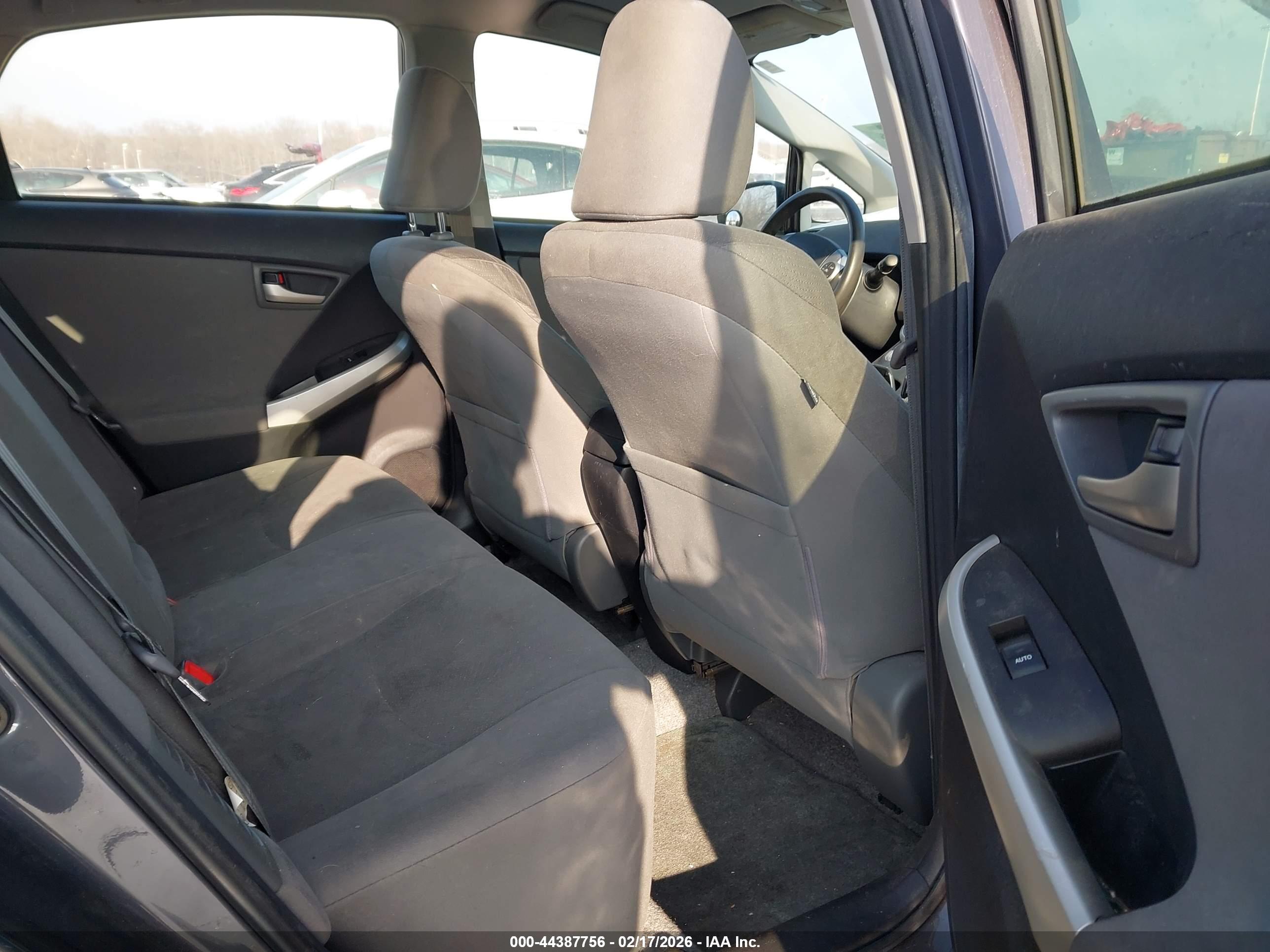 TOYOTA PRIUS image 8