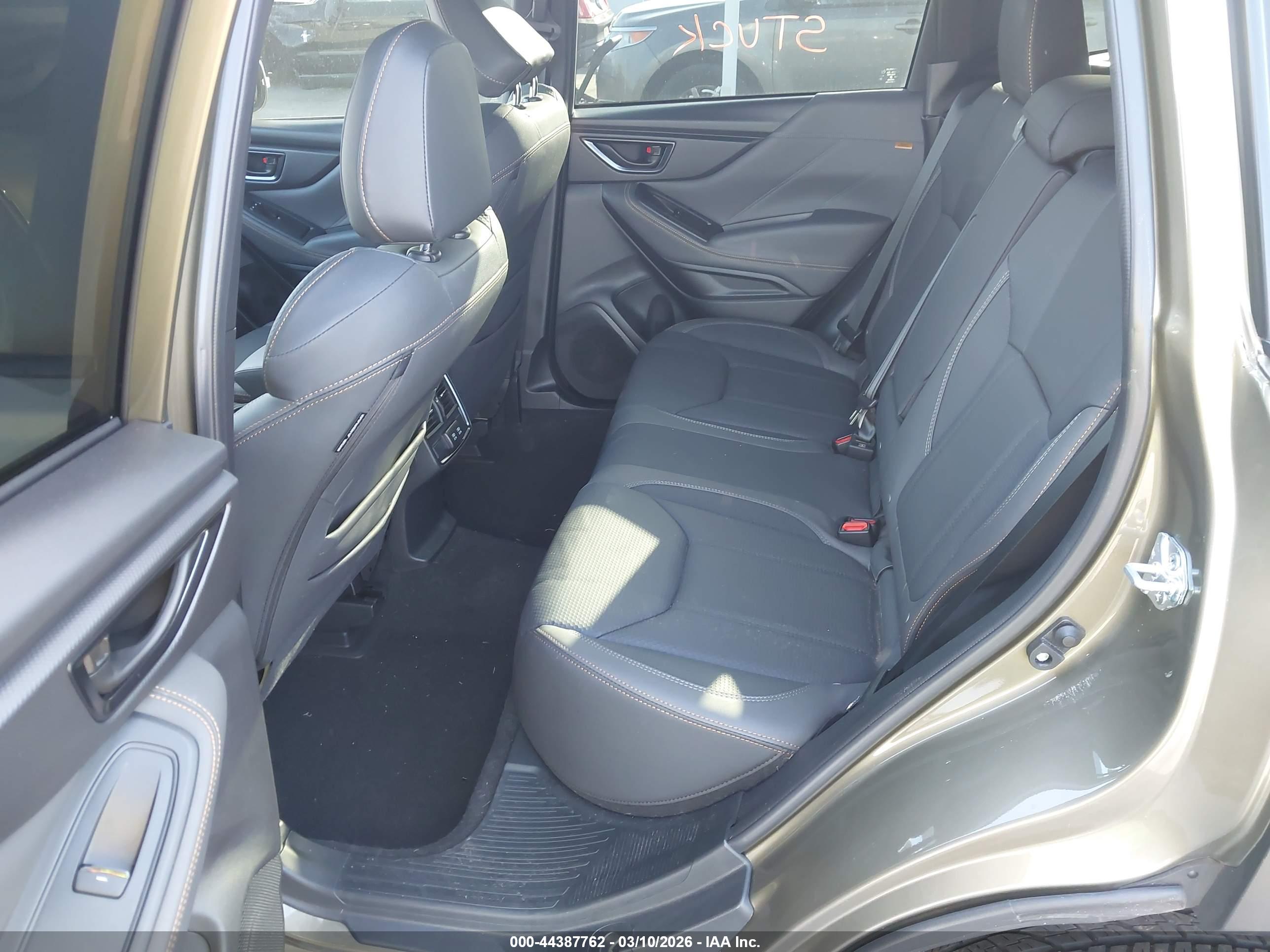 SUBARU FORESTER image 8