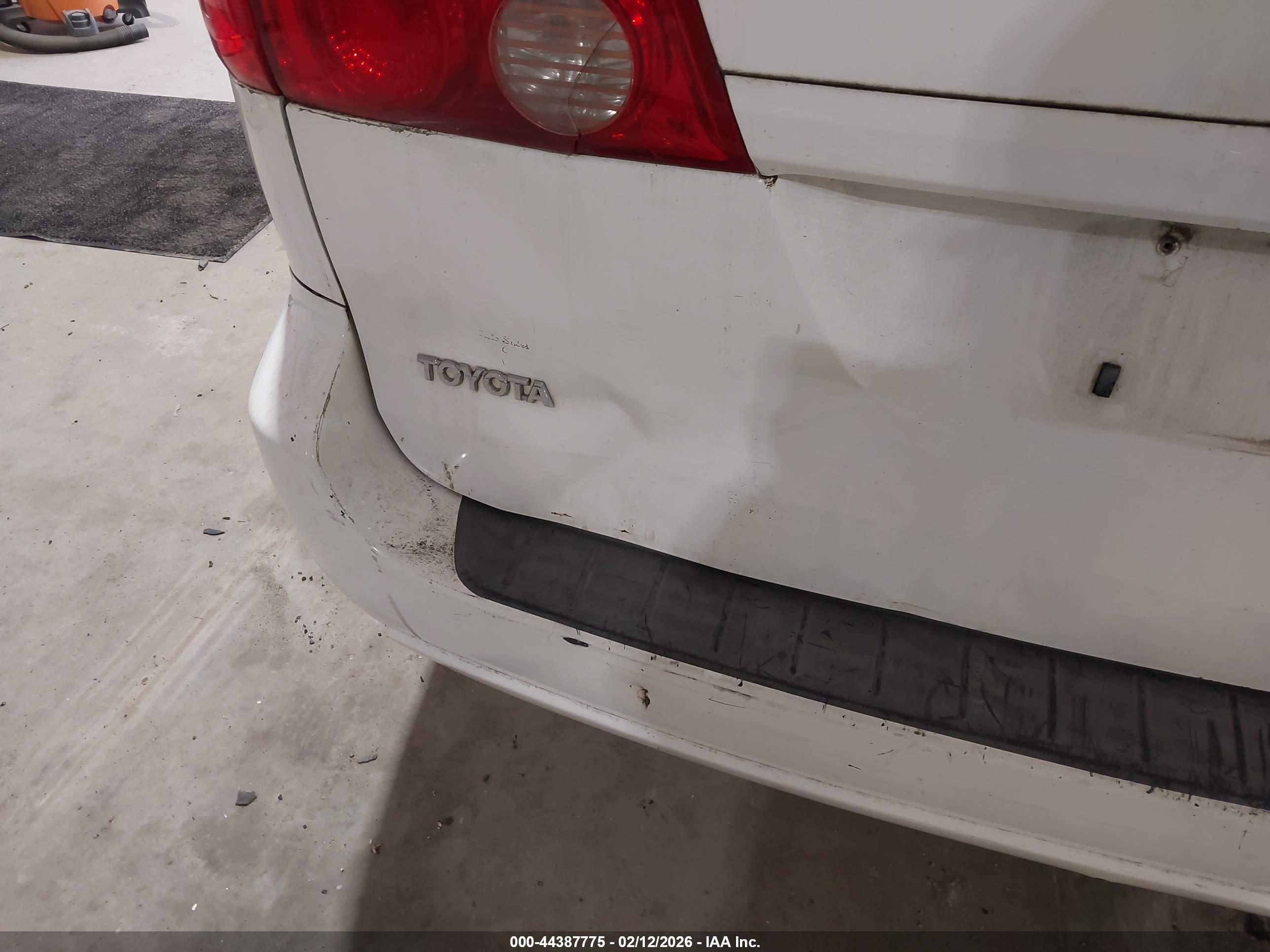 TOYOTA SIENNA image 6