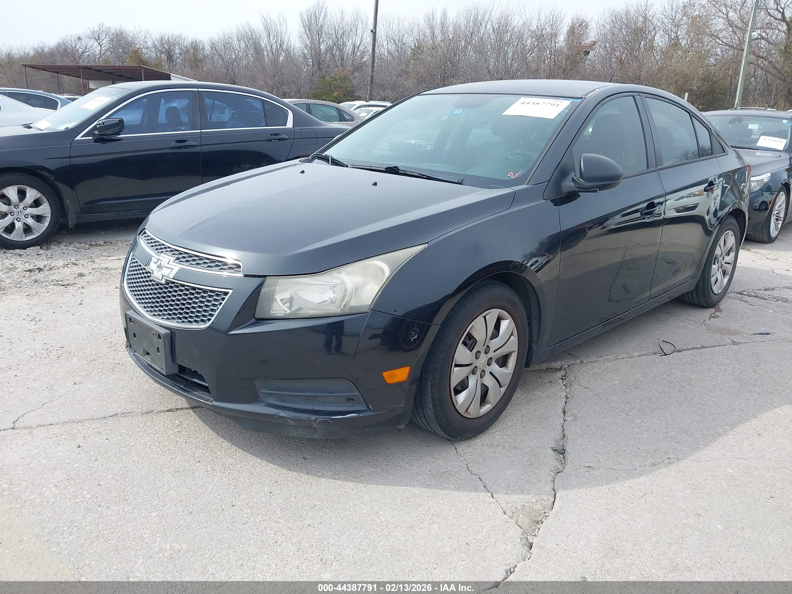 CHEVROLET CRUZE image 2