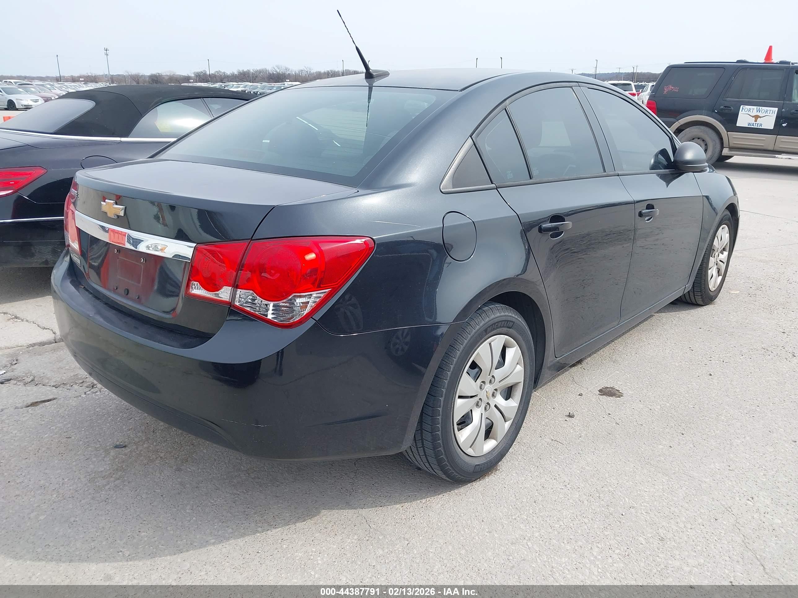 CHEVROLET CRUZE image 4