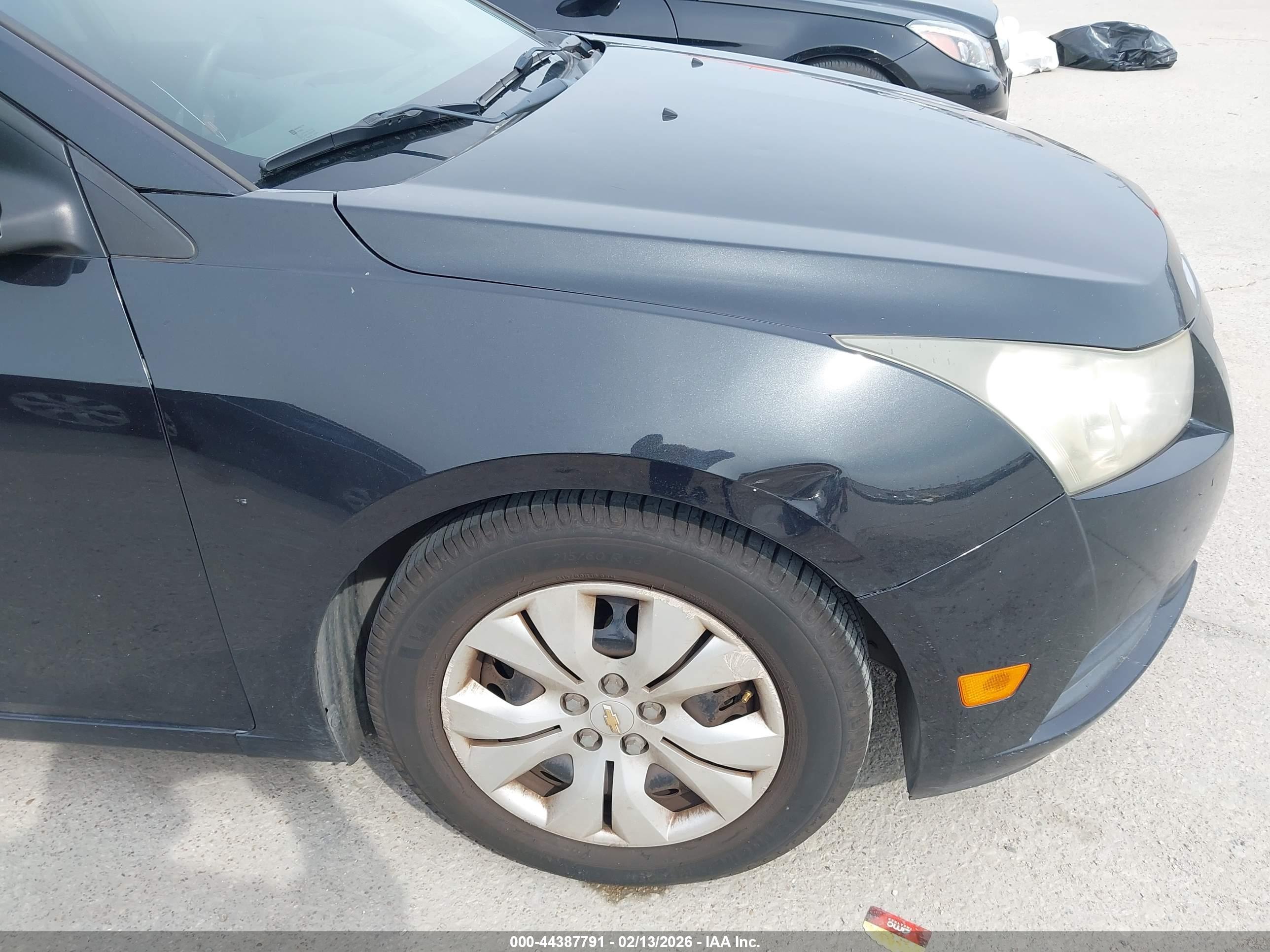 CHEVROLET CRUZE image 6