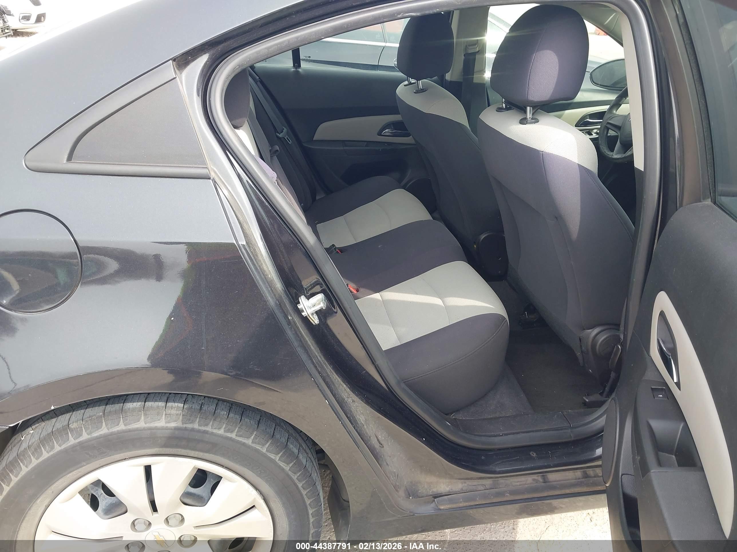 CHEVROLET CRUZE image 8
