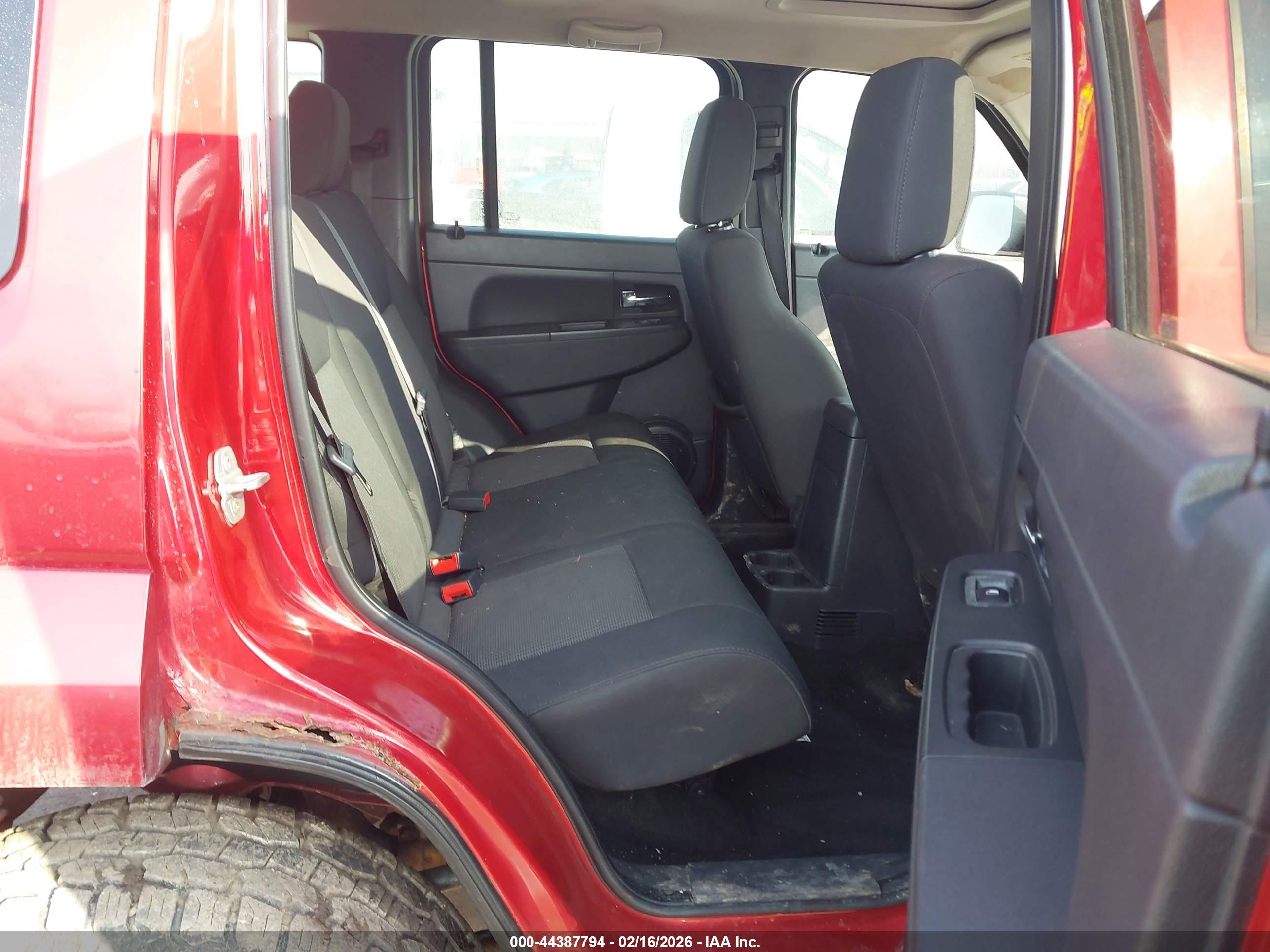 JEEP LIBERTY image 8