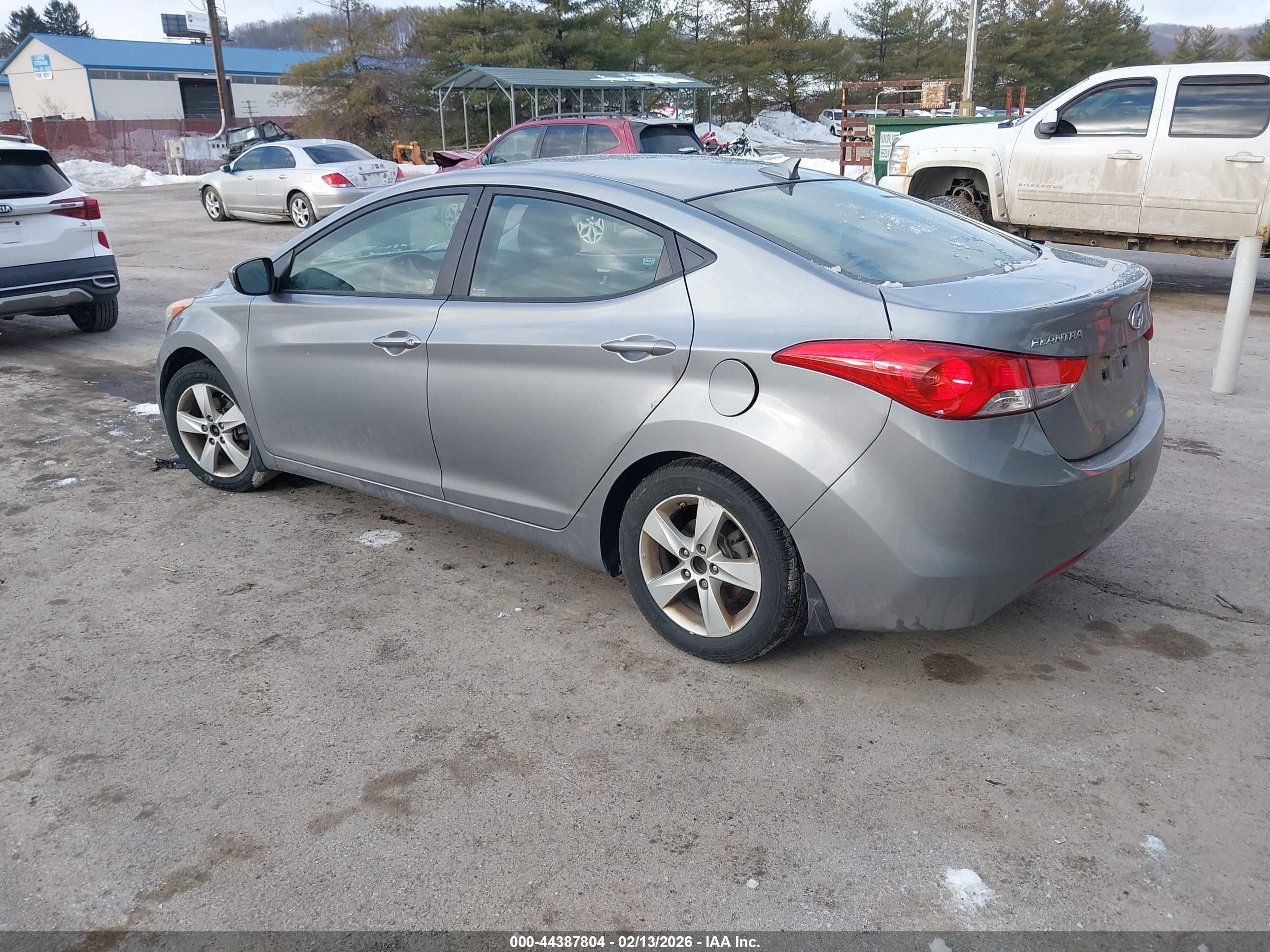 HYUNDAI ELANTRA image 3