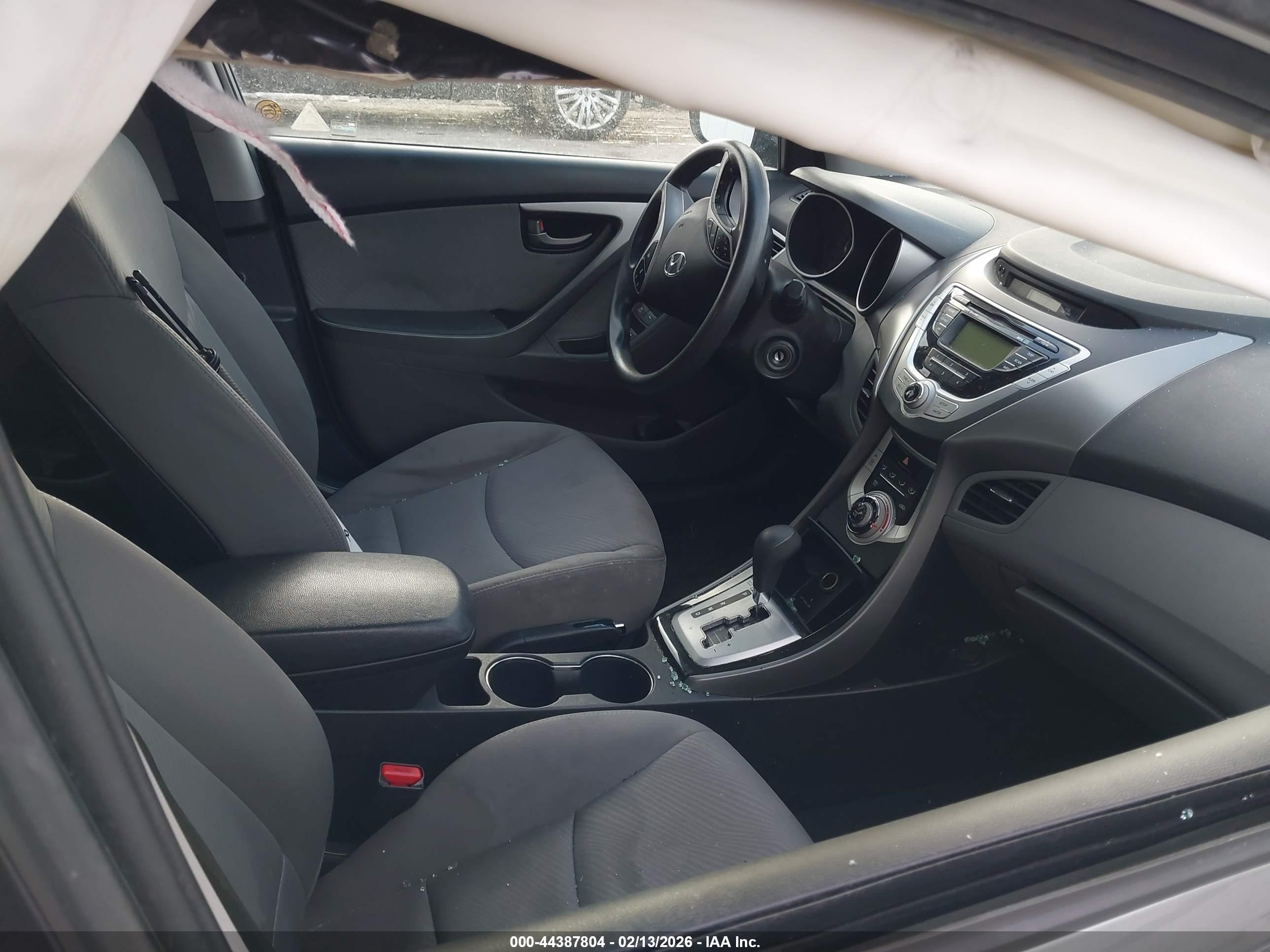 HYUNDAI ELANTRA image 5