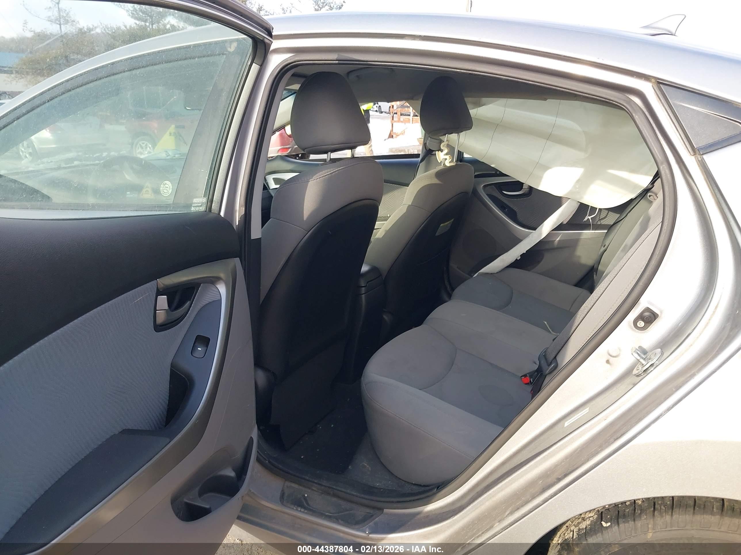 HYUNDAI ELANTRA image 8