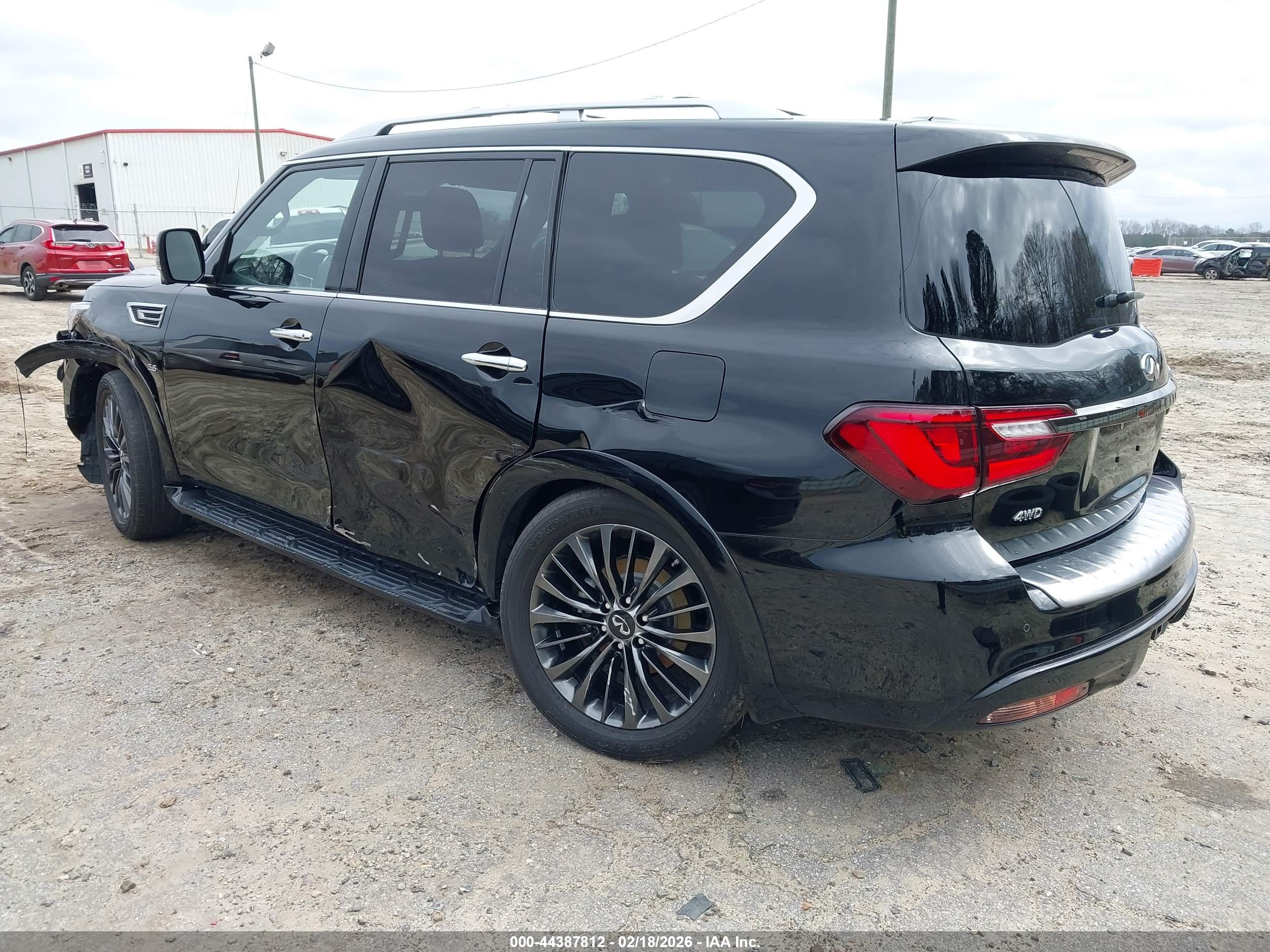 INFINITI QX80 image 3