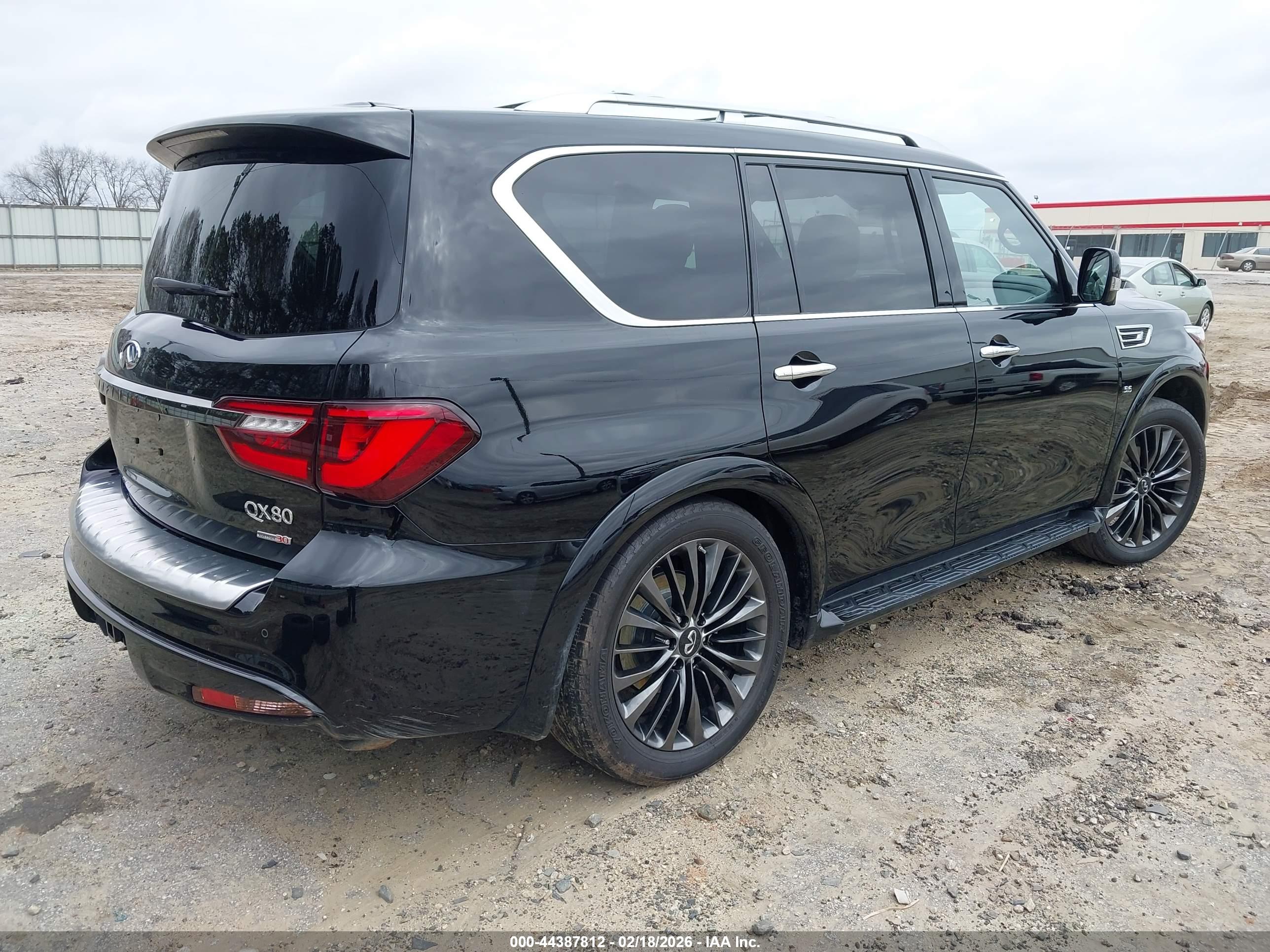 INFINITI QX80 image 4
