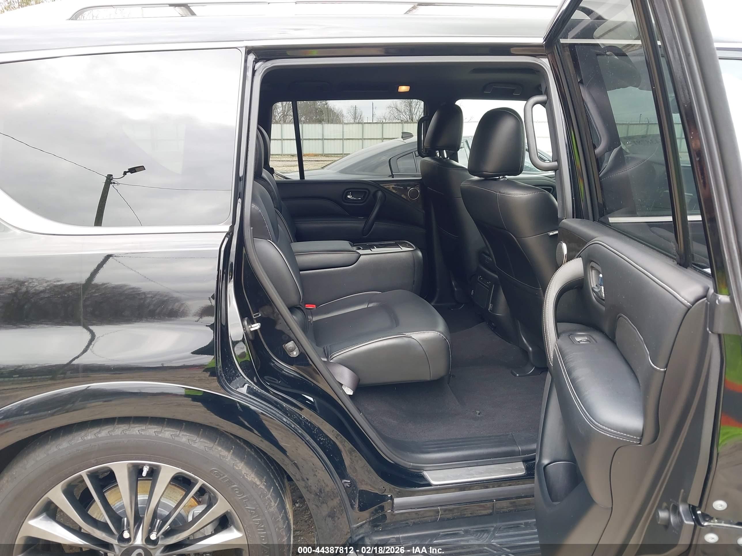 INFINITI QX80 image 8