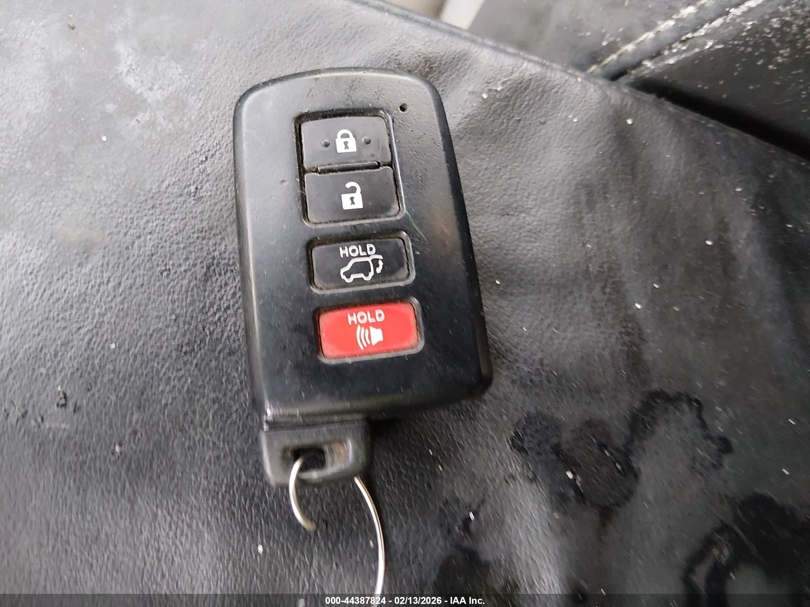 TOYOTA RAV4 image 11