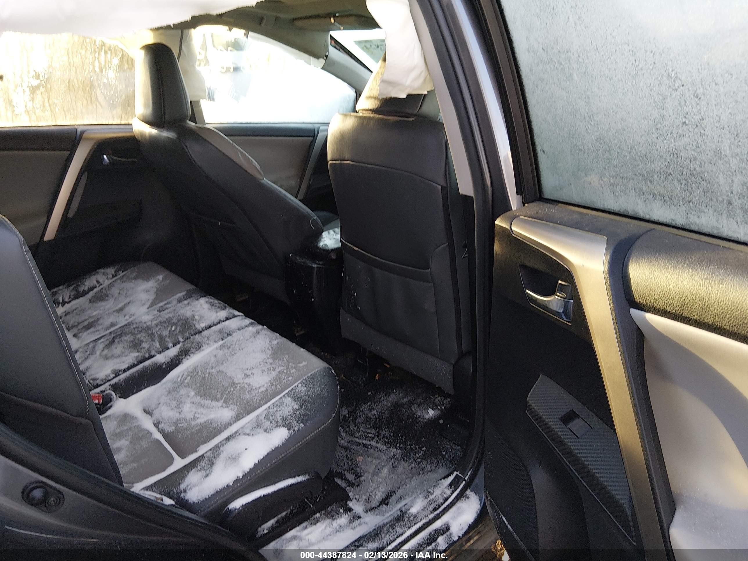 TOYOTA RAV4 image 8
