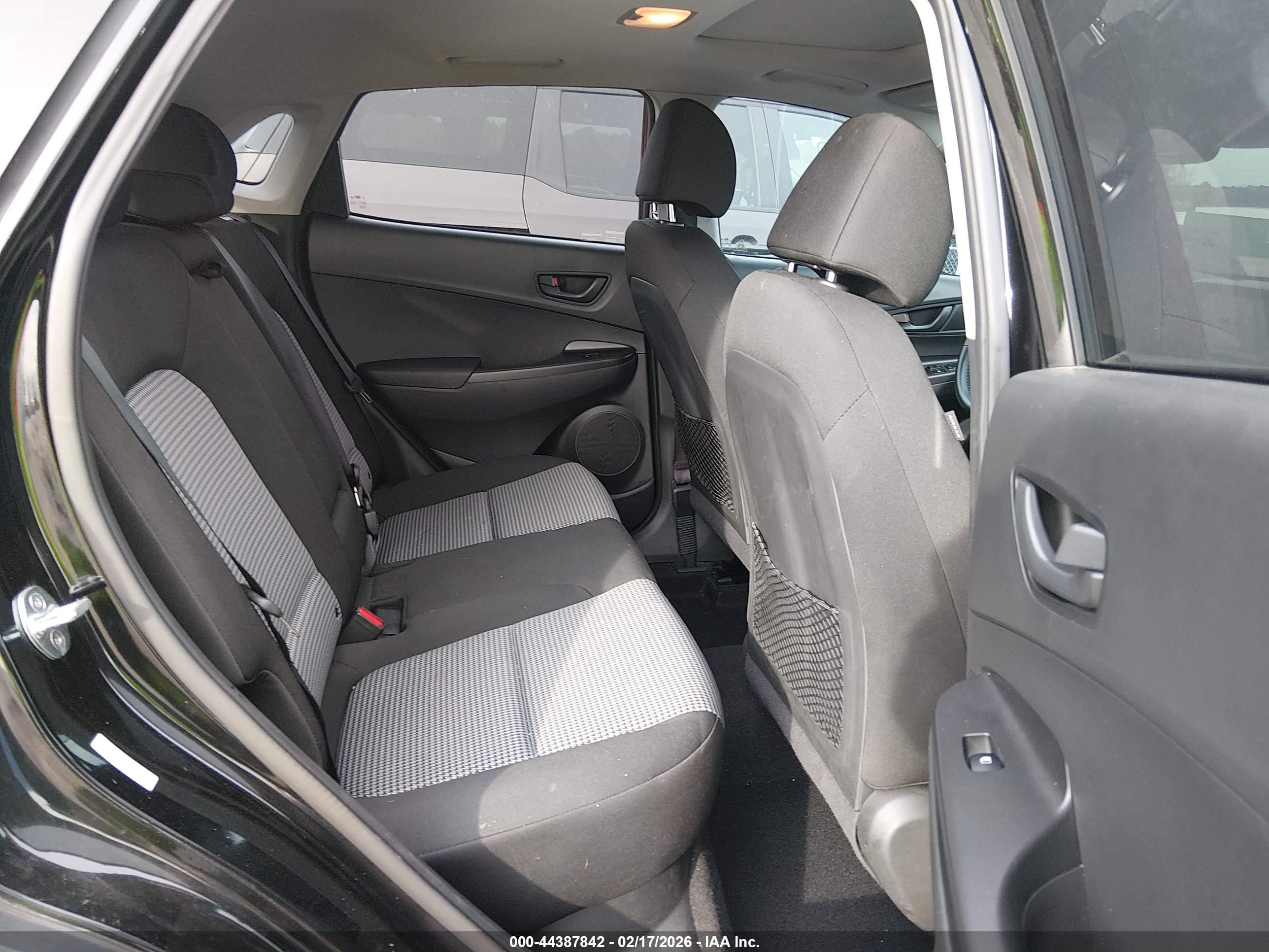 HYUNDAI KONA image 8