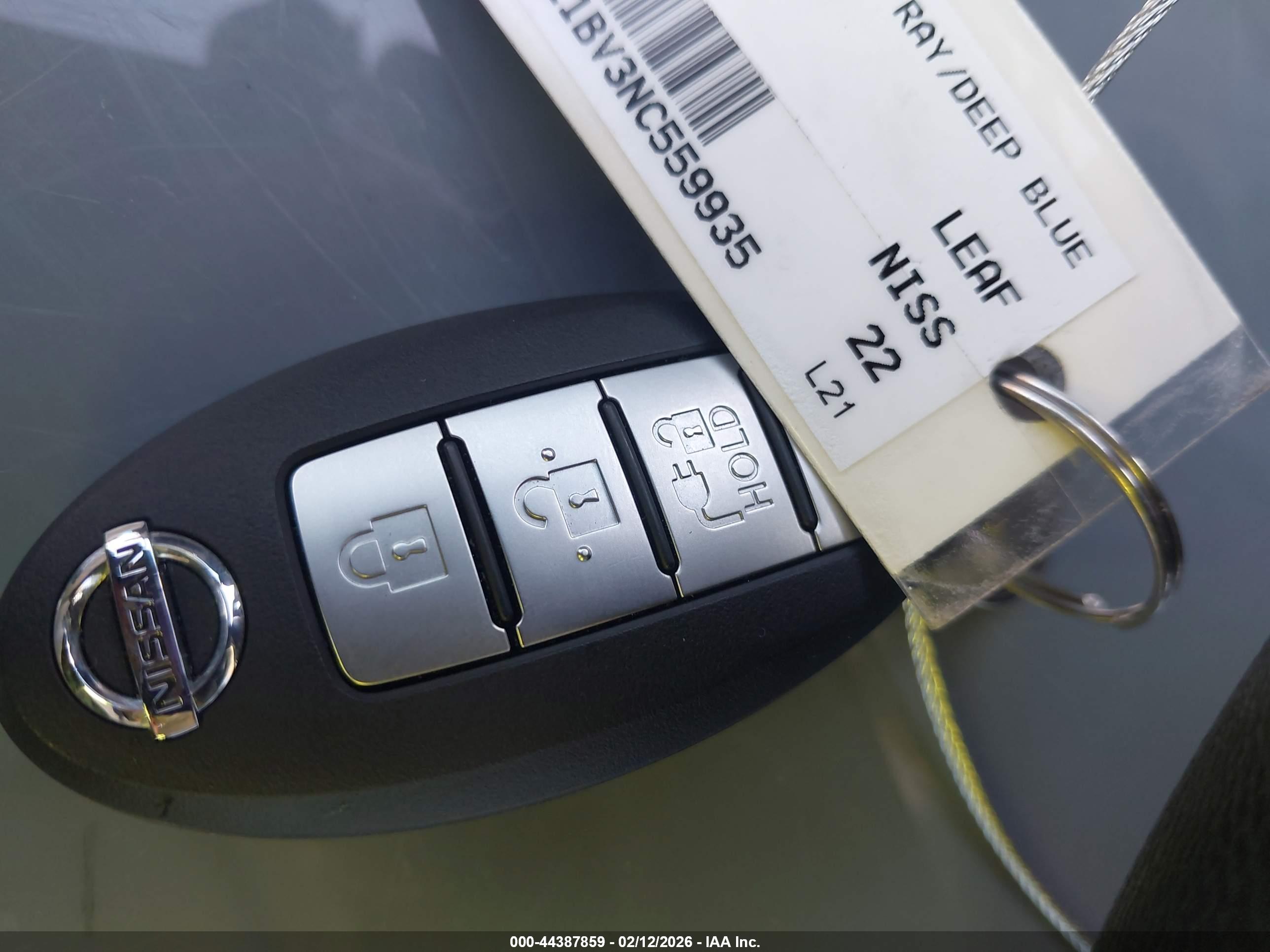NISSAN LEAF image 11