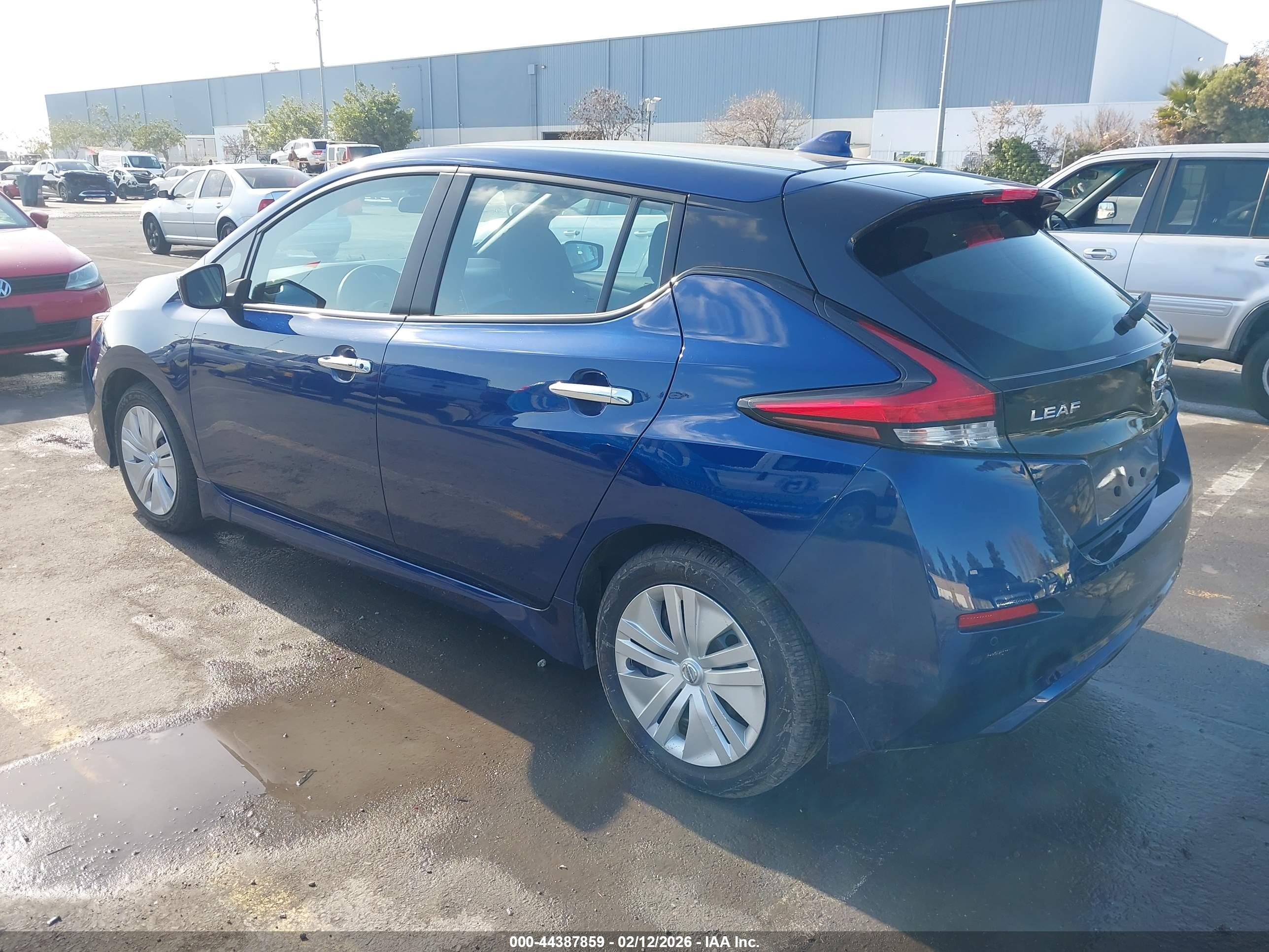 NISSAN LEAF image 3