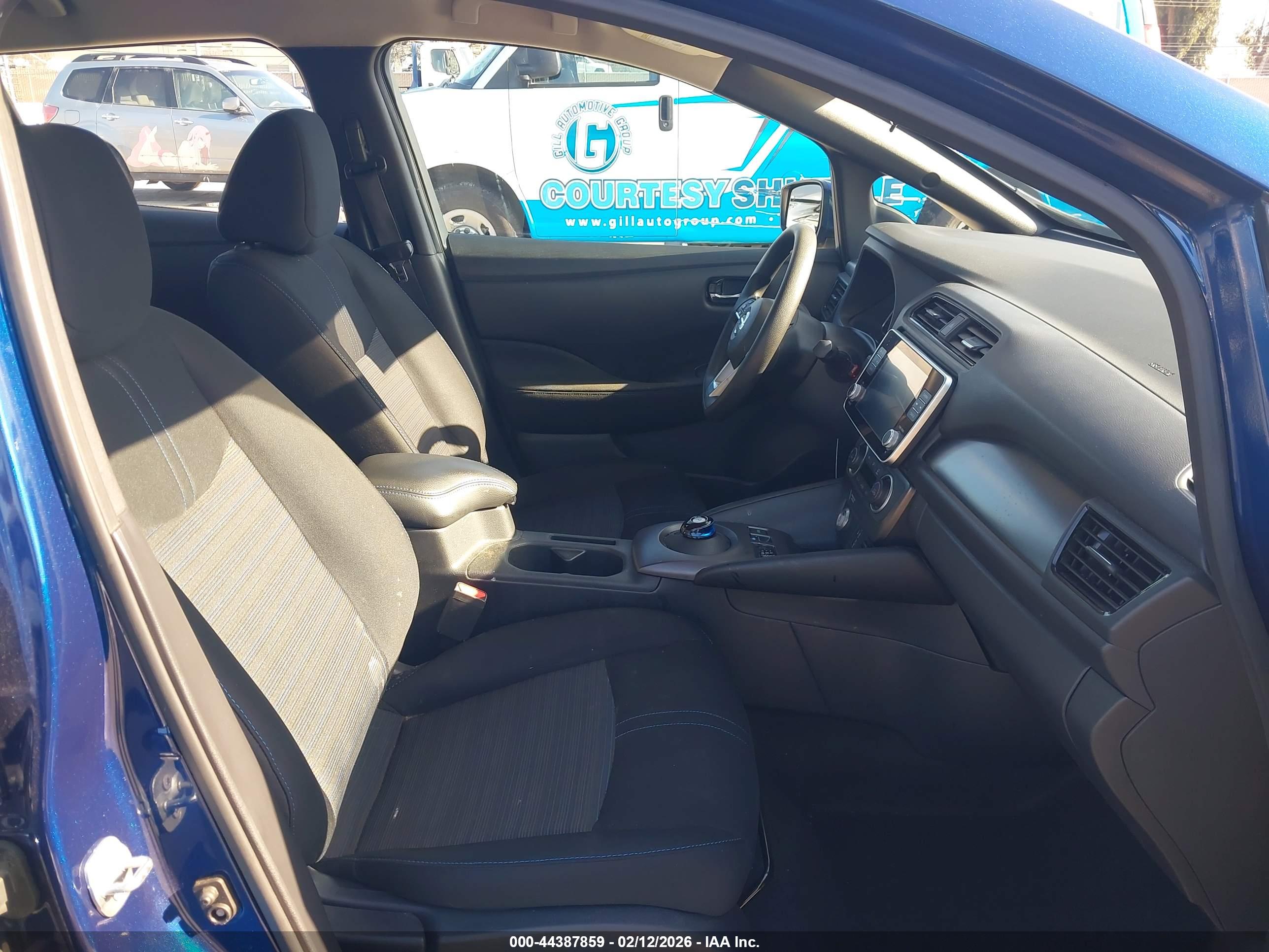 NISSAN LEAF image 5