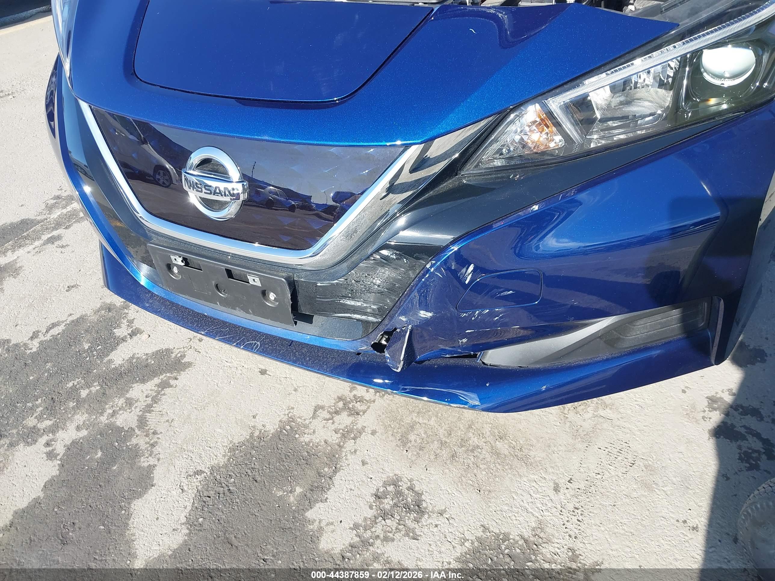 NISSAN LEAF image 6