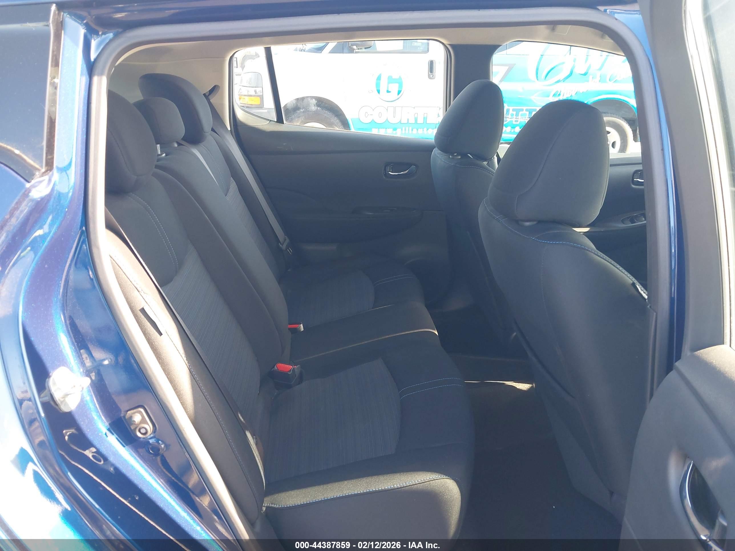 NISSAN LEAF image 8